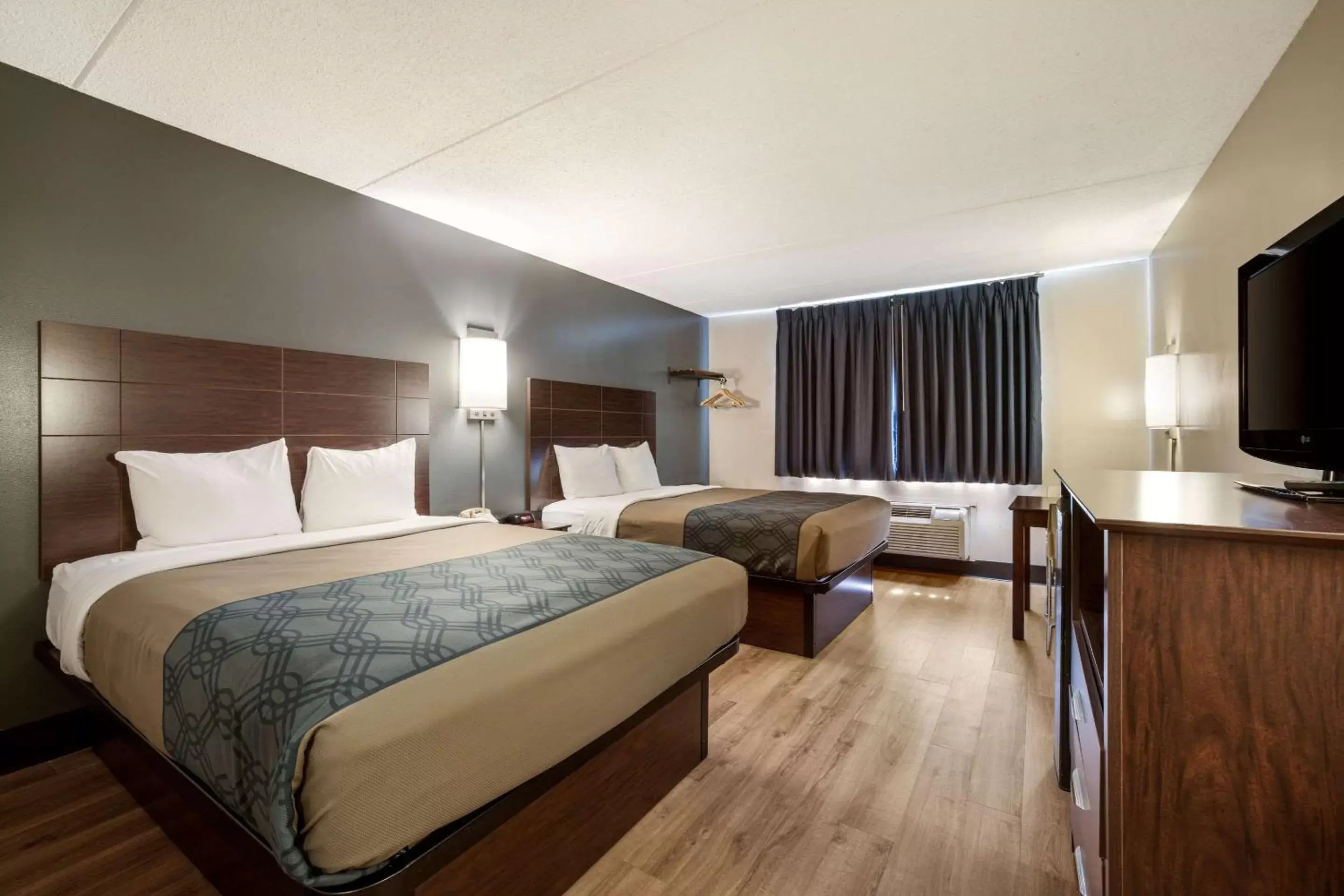 Double Room with Two Double Beds - Accessible/Non-Smoking in Econo Lodge Darien Lakes Double Room with Two Double Beds - Accessible/Non-Smoking in Econo Lodge Darien Lakes