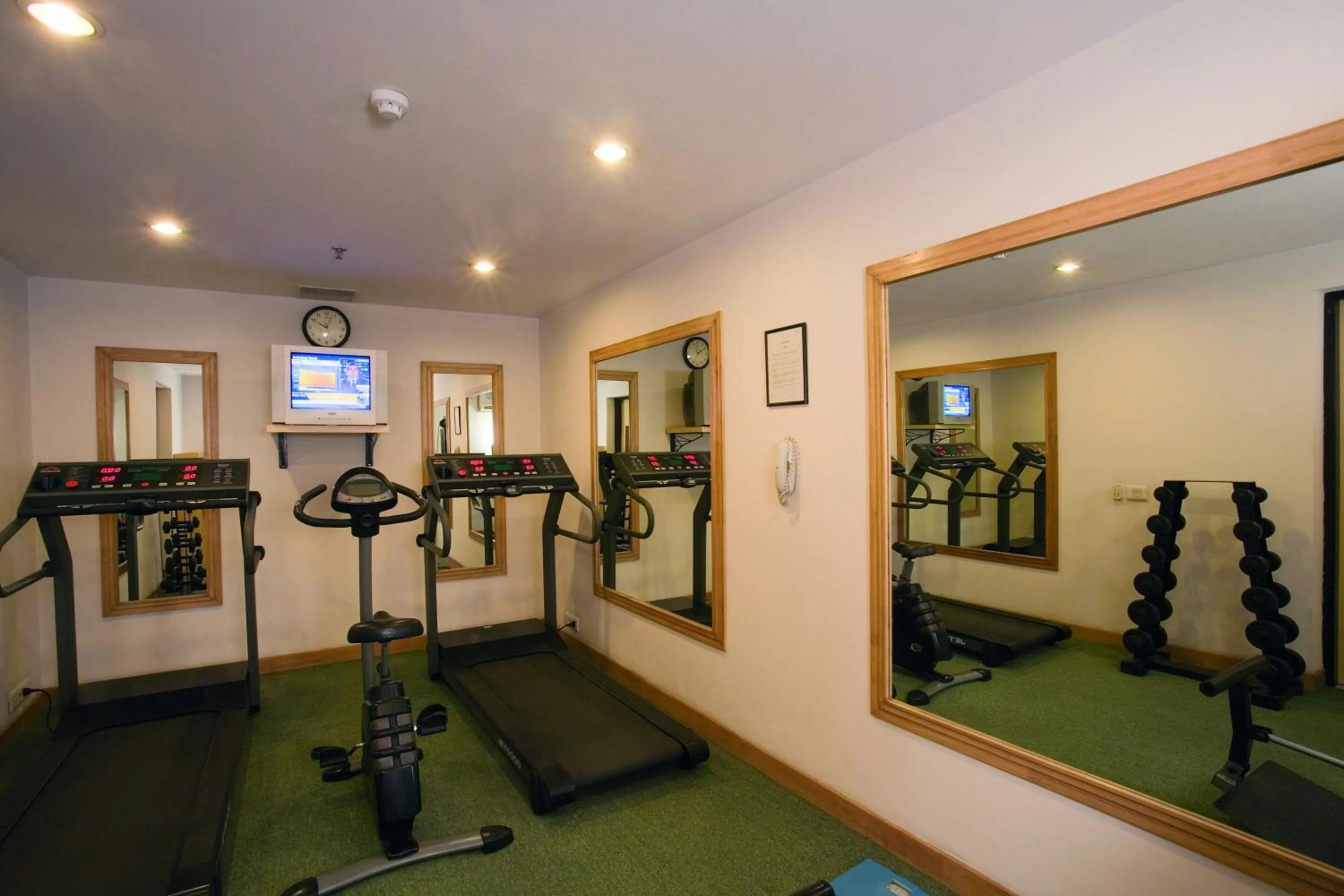 Fitness centre/facilities in Lemon Tree Hotel, Udyog Vihar, Gurugram