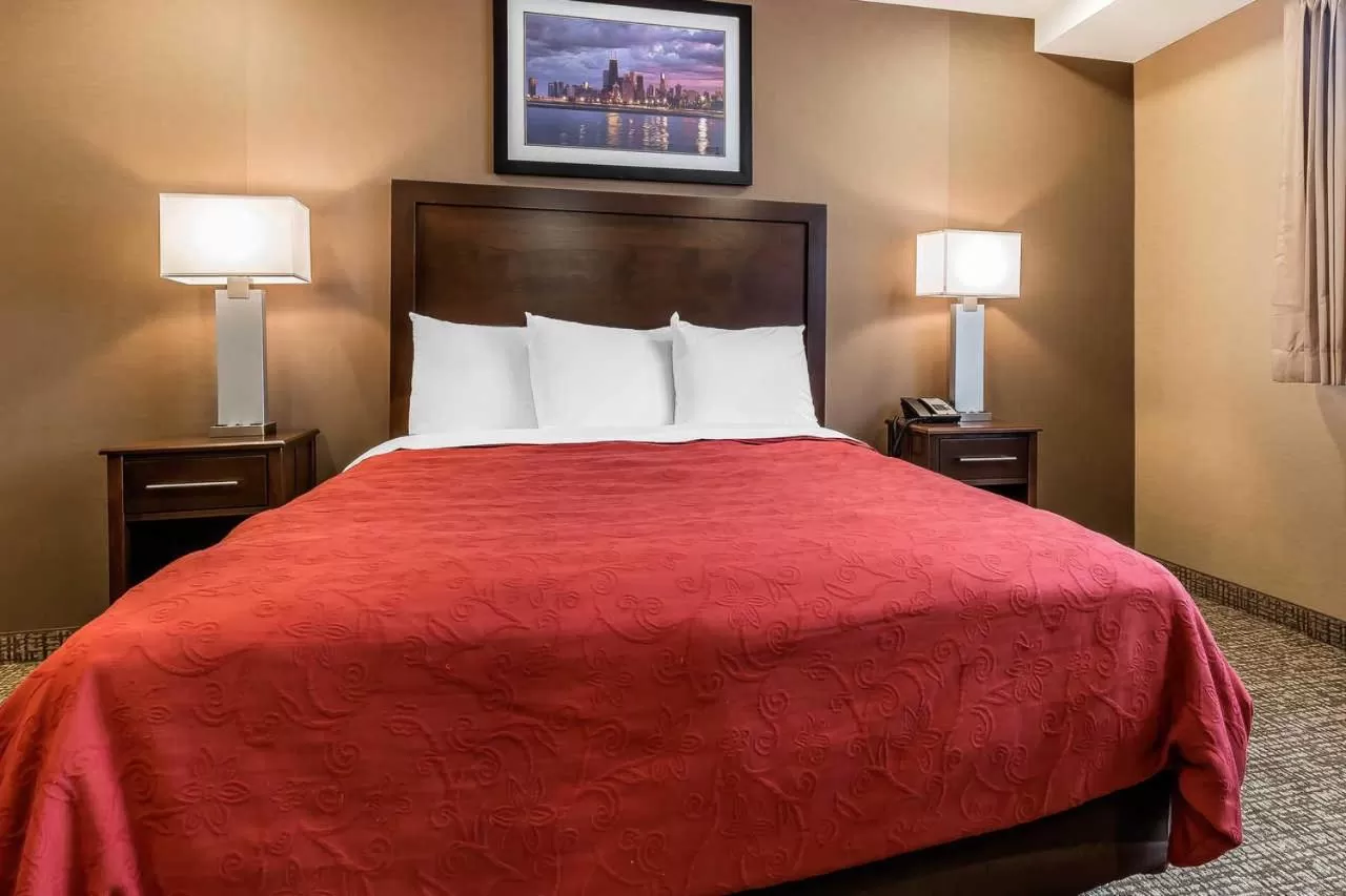 Bed in Rodeway Inn Chicago/Evanston