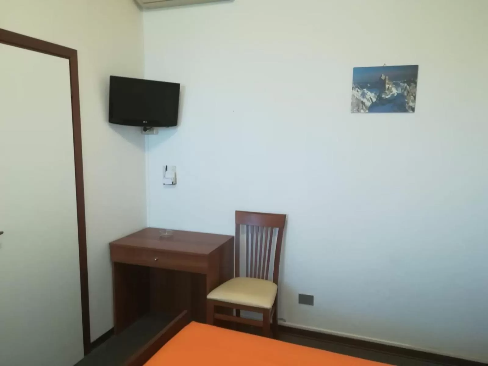 TV and multimedia in Hotel Tuscolano