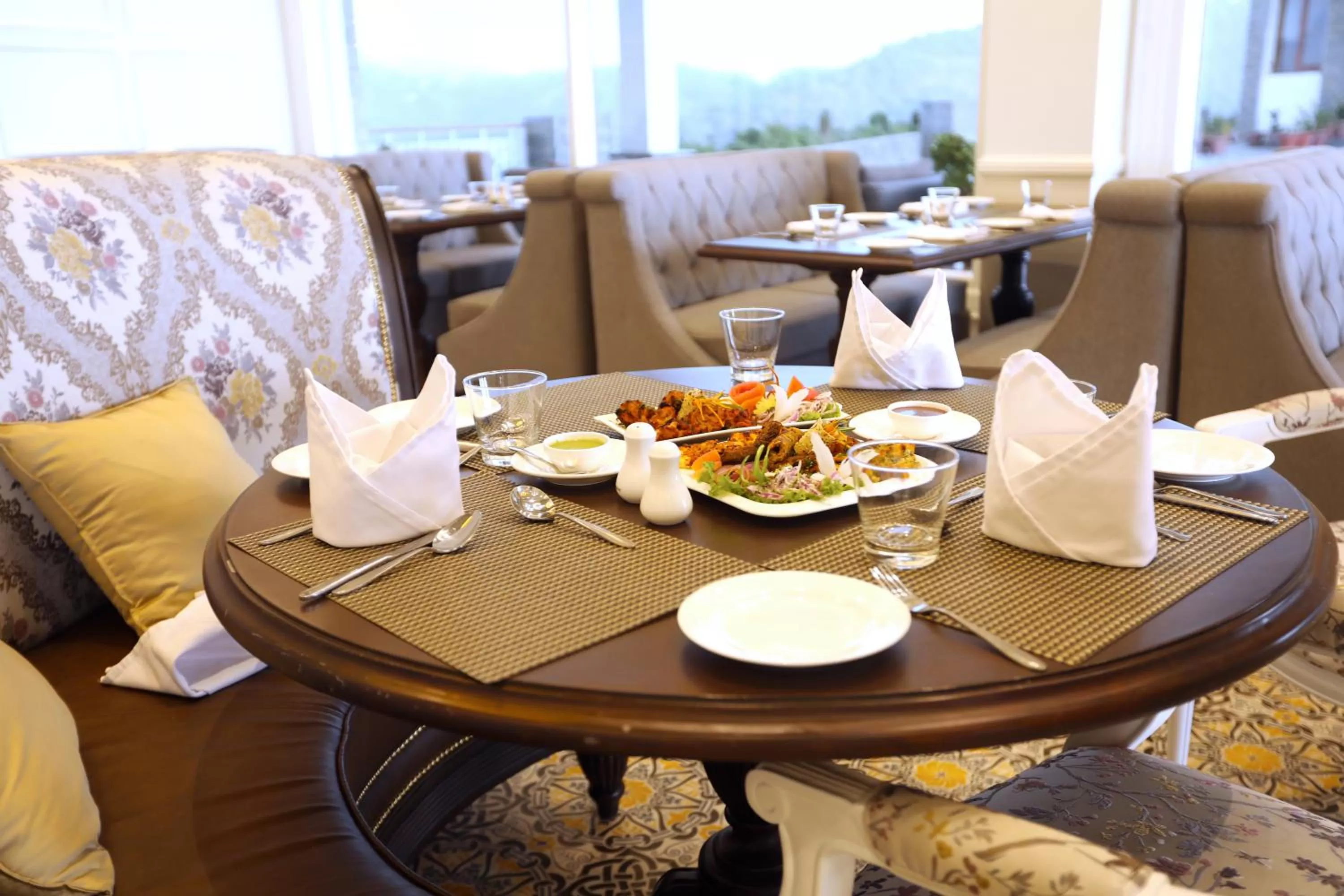 Restaurant/places to eat in Fortune Select Forest Hill, Kasauli - Member ITC Hotels' Group