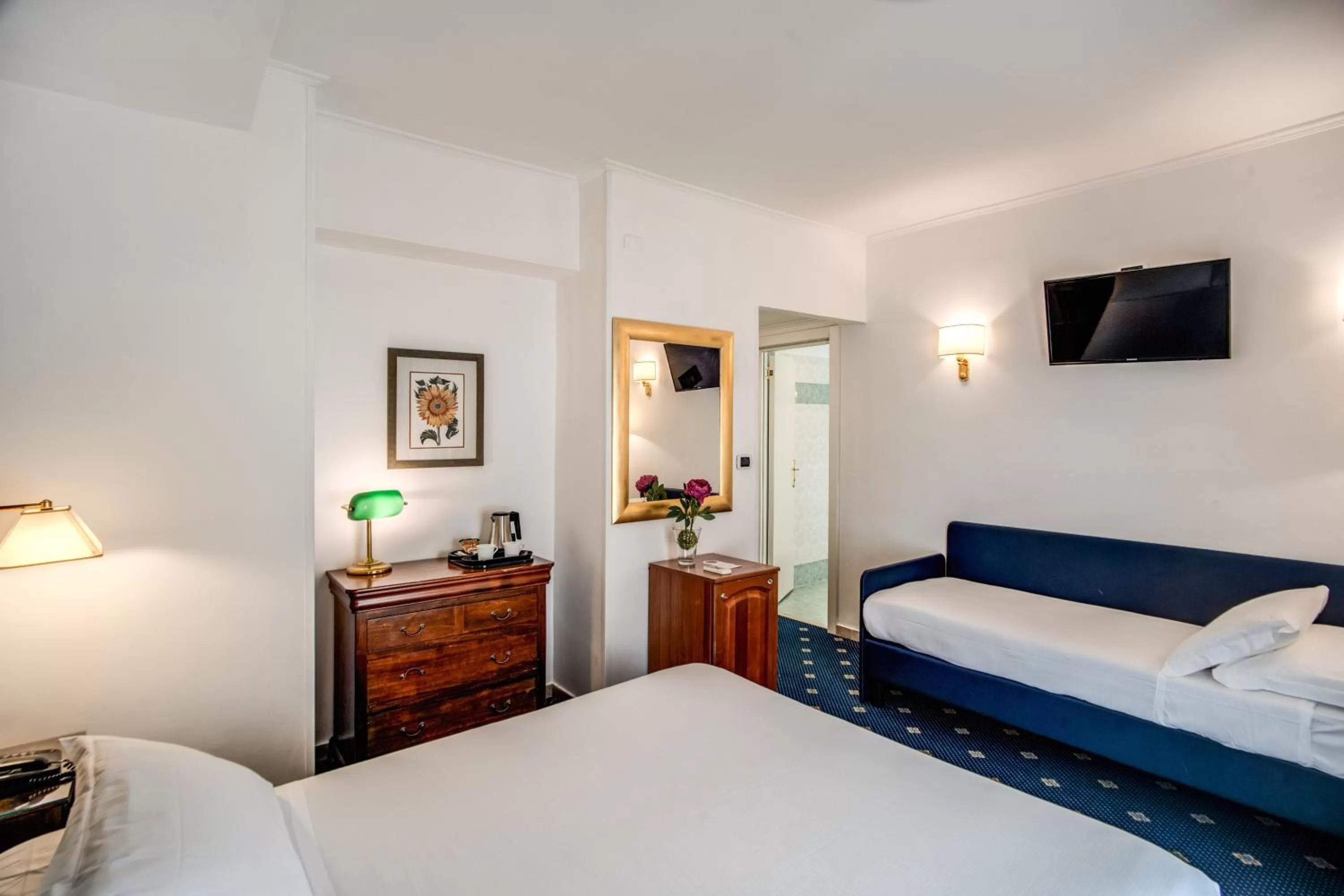 Bed in Hotel Napoleon