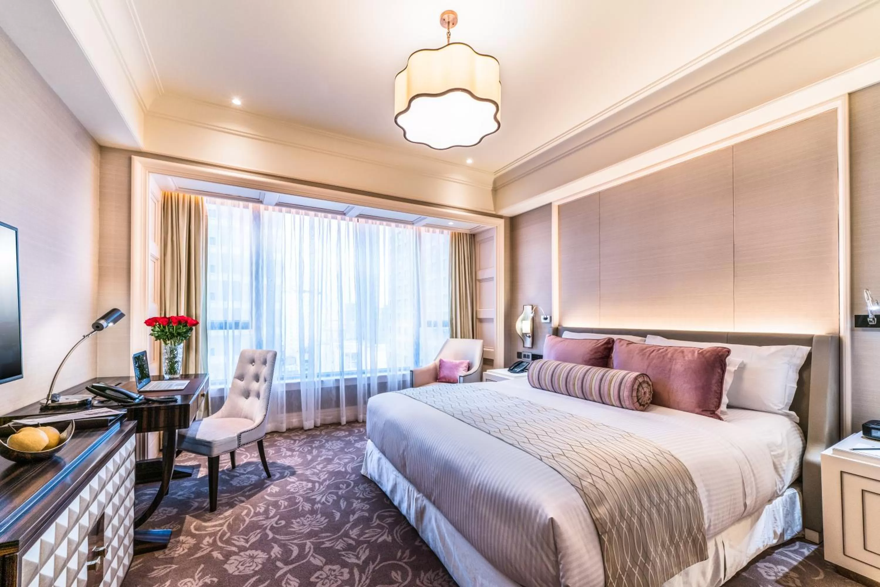 Deluxe King Room in Caravelle Saigon