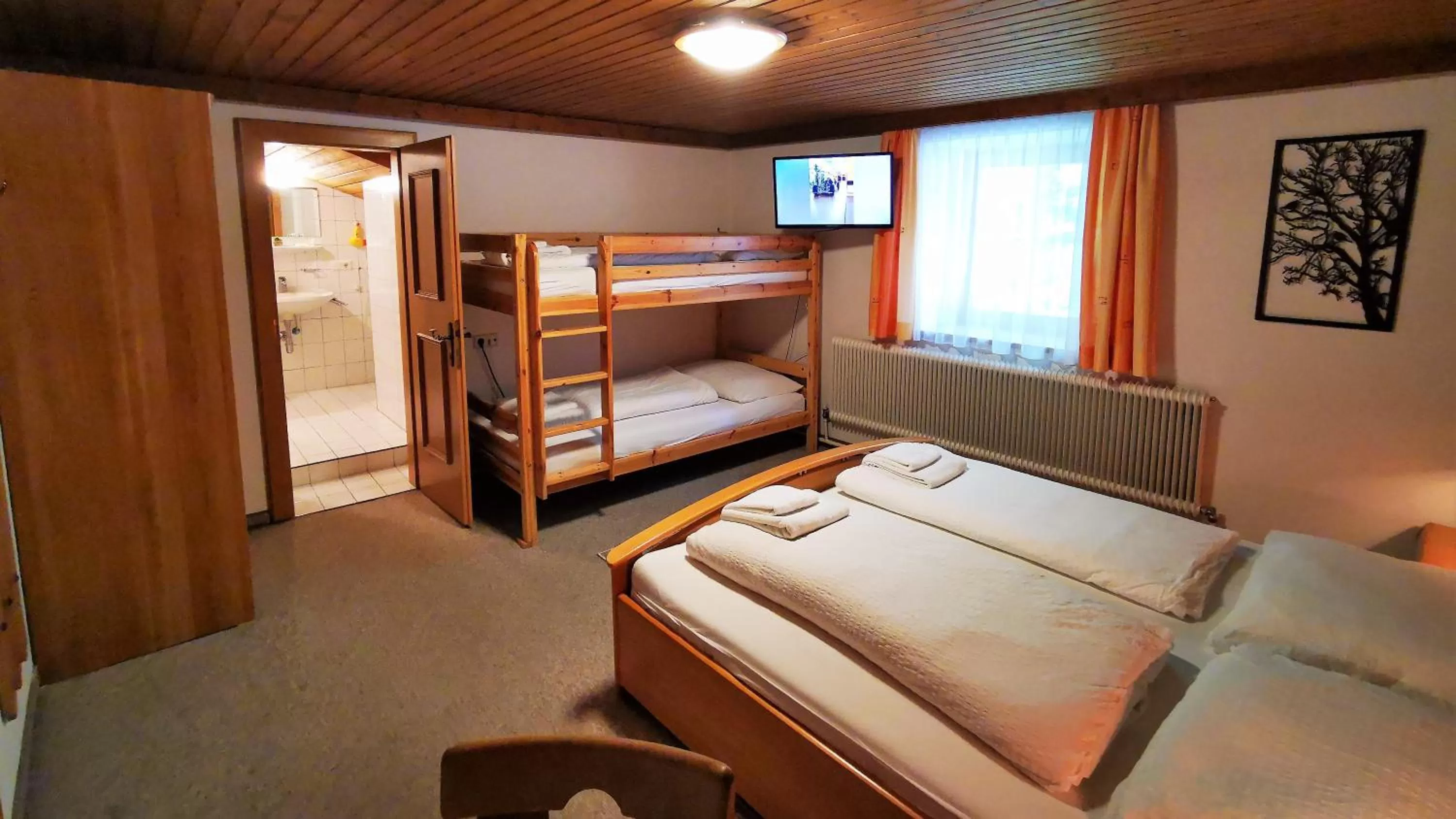 Bed, Bunk Bed in Gasthof Geronimo