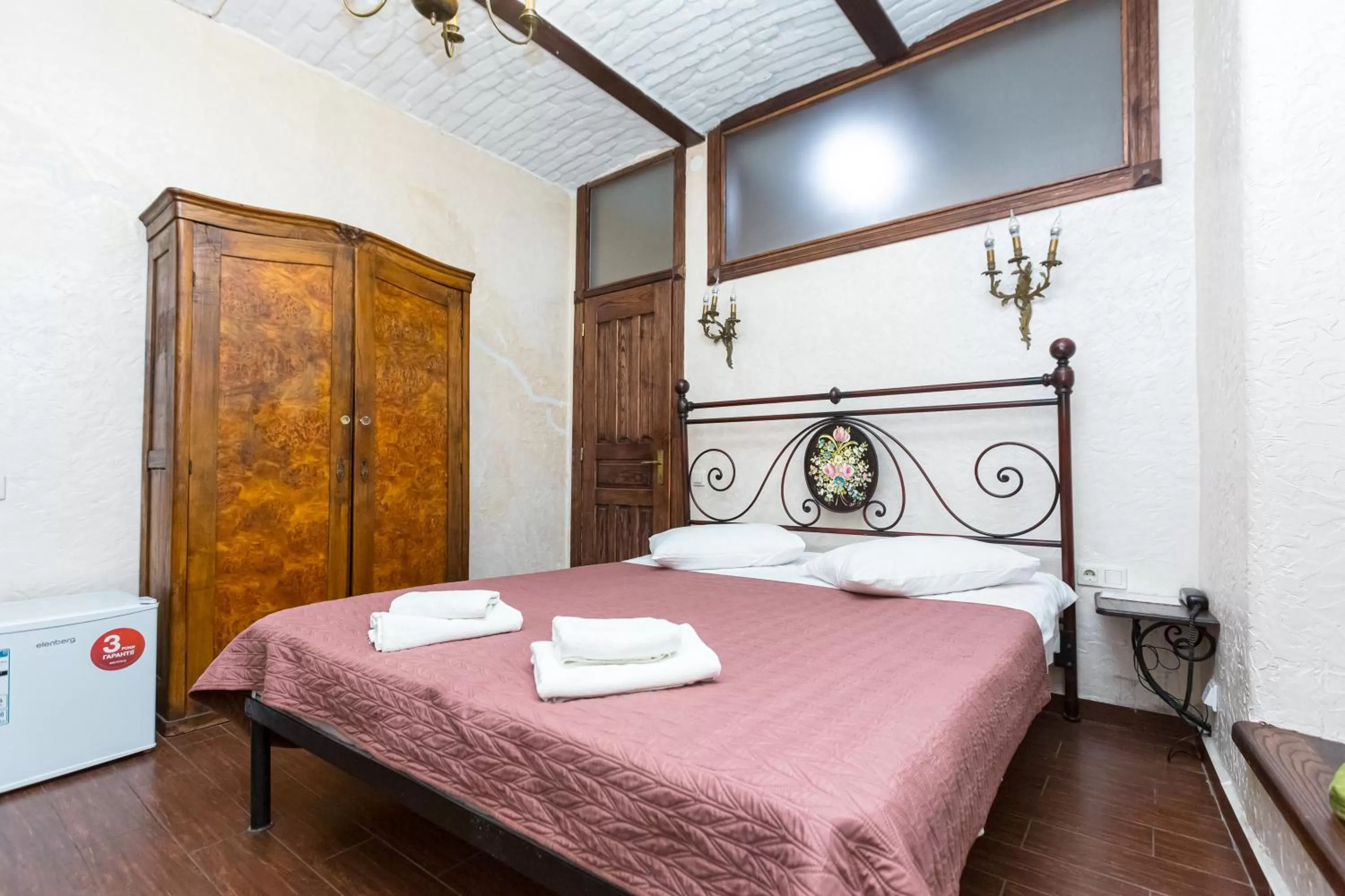 Bed in Staryi Krakiv