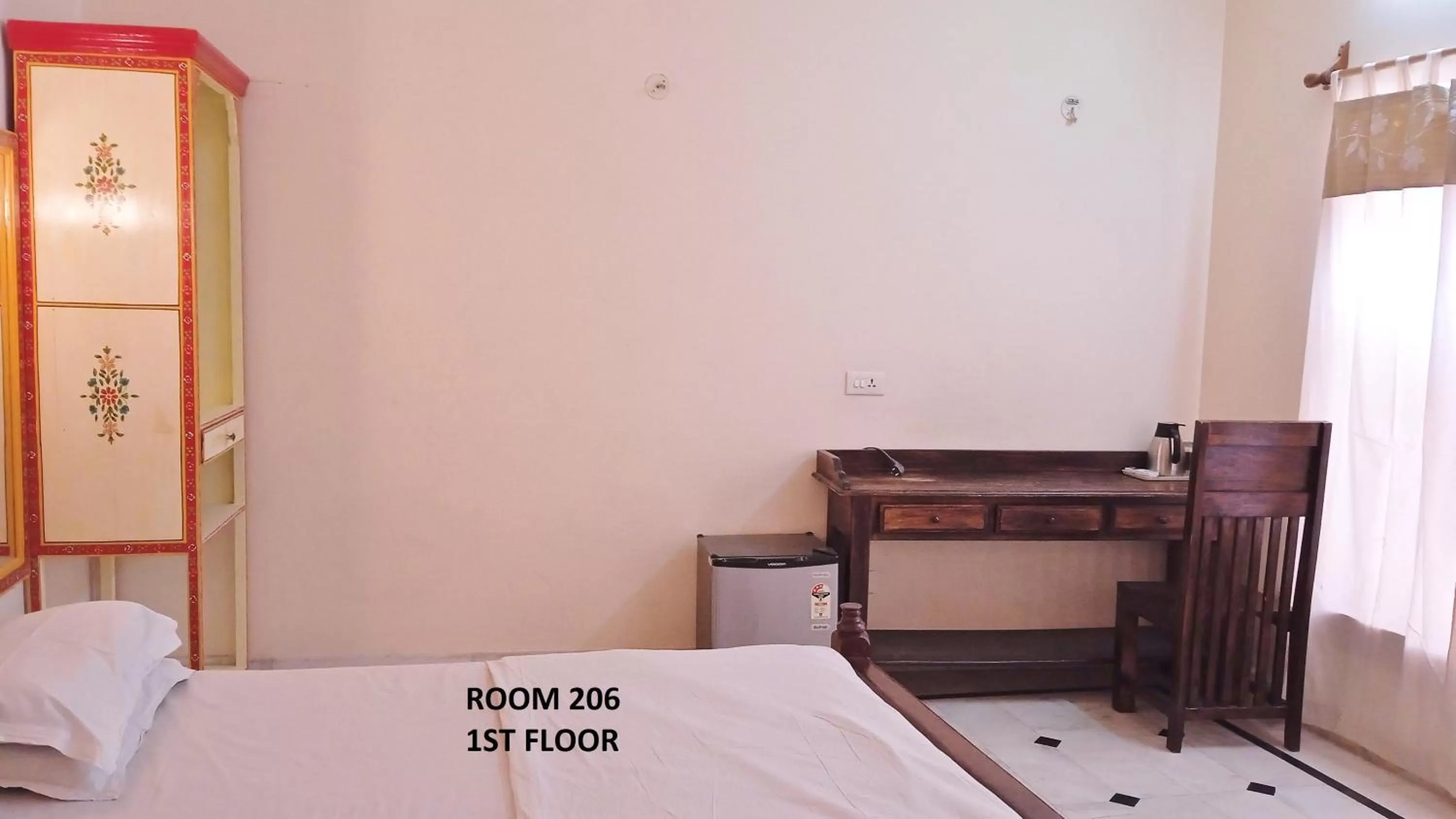 Photo of the whole room, Bed in Rigmor haveli