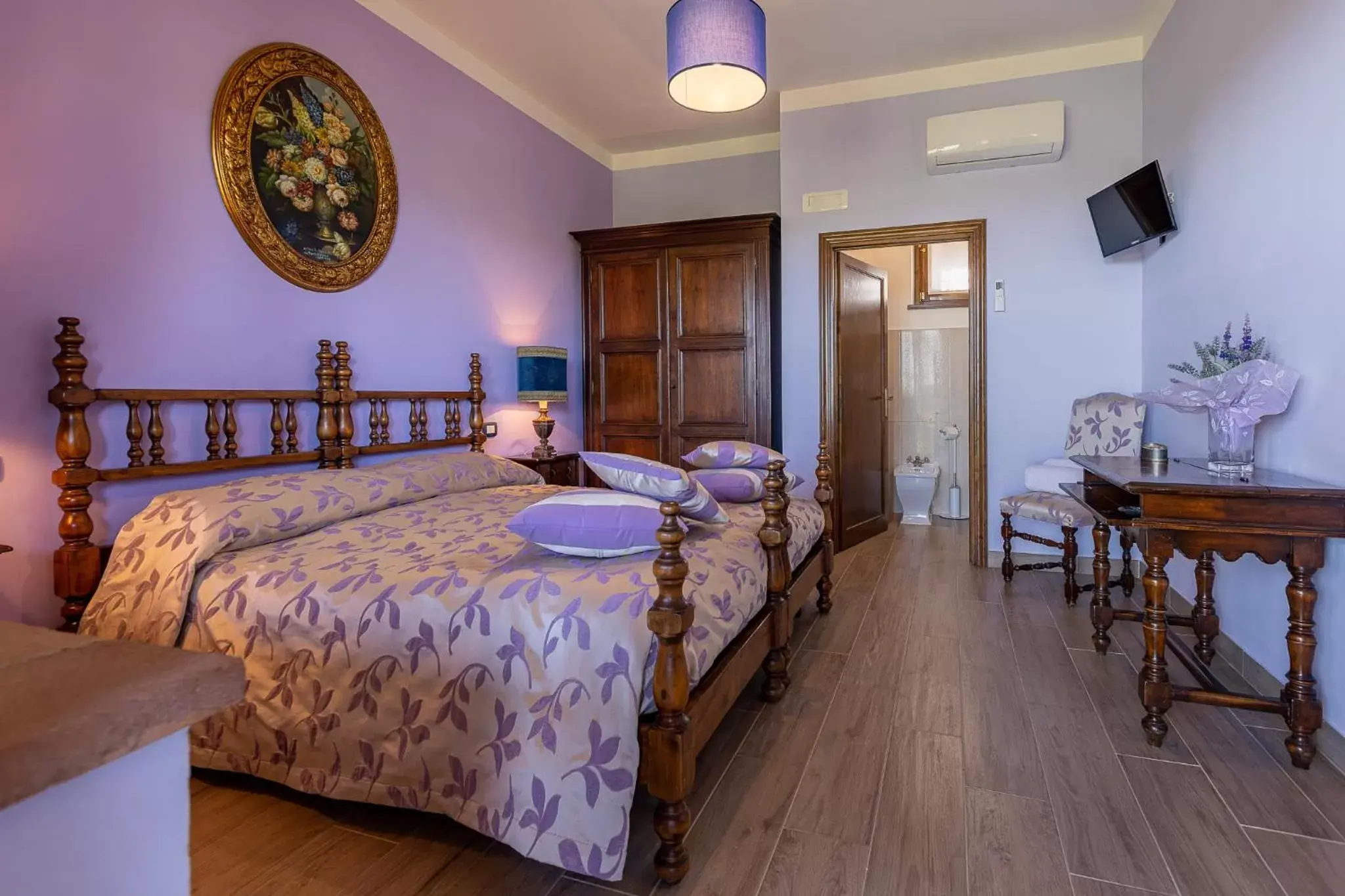 Double Room with Private Bathroom in B&B FONTERONCONE di KRYVUTA OKSANA Double Room with Private Bathroom in B&B FONTERONCONE di KRYVUTA OKSANA