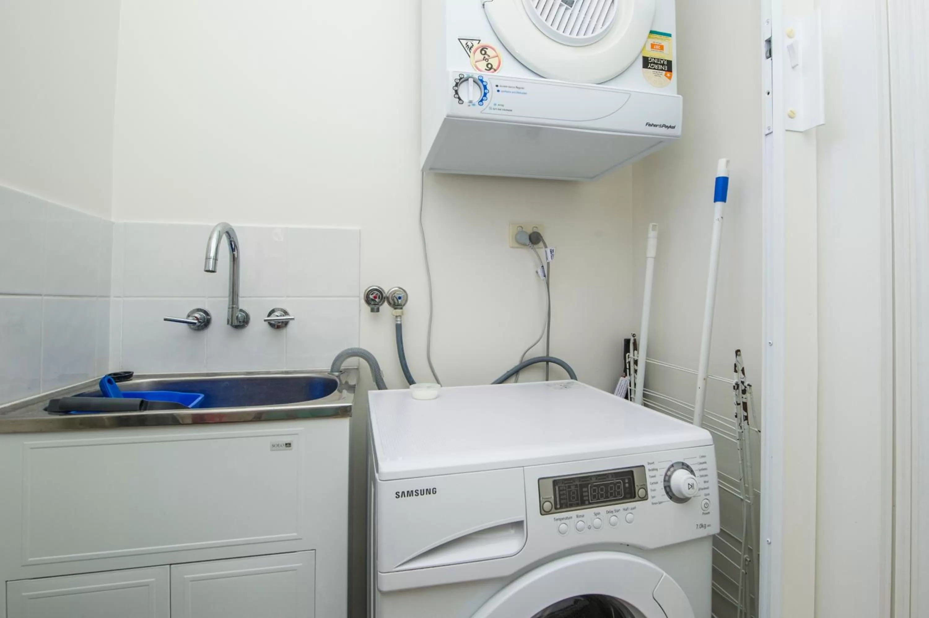 Kitchen/Kitchenette in Beachside Magnetic Harbour Apartments