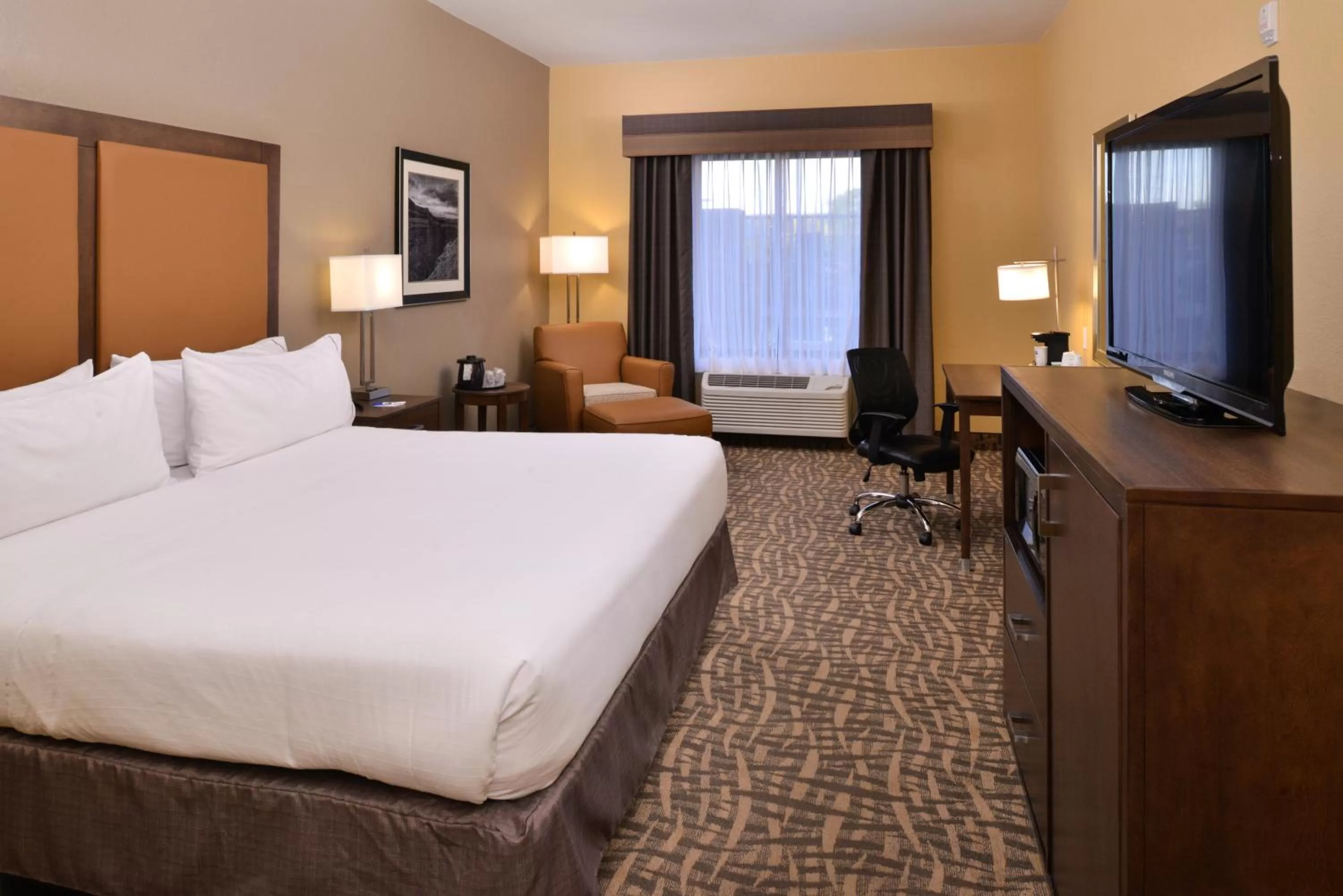 Photo of the whole room, Bed in Holiday Inn Express & Suites Page - Lake Powell Area by IHG