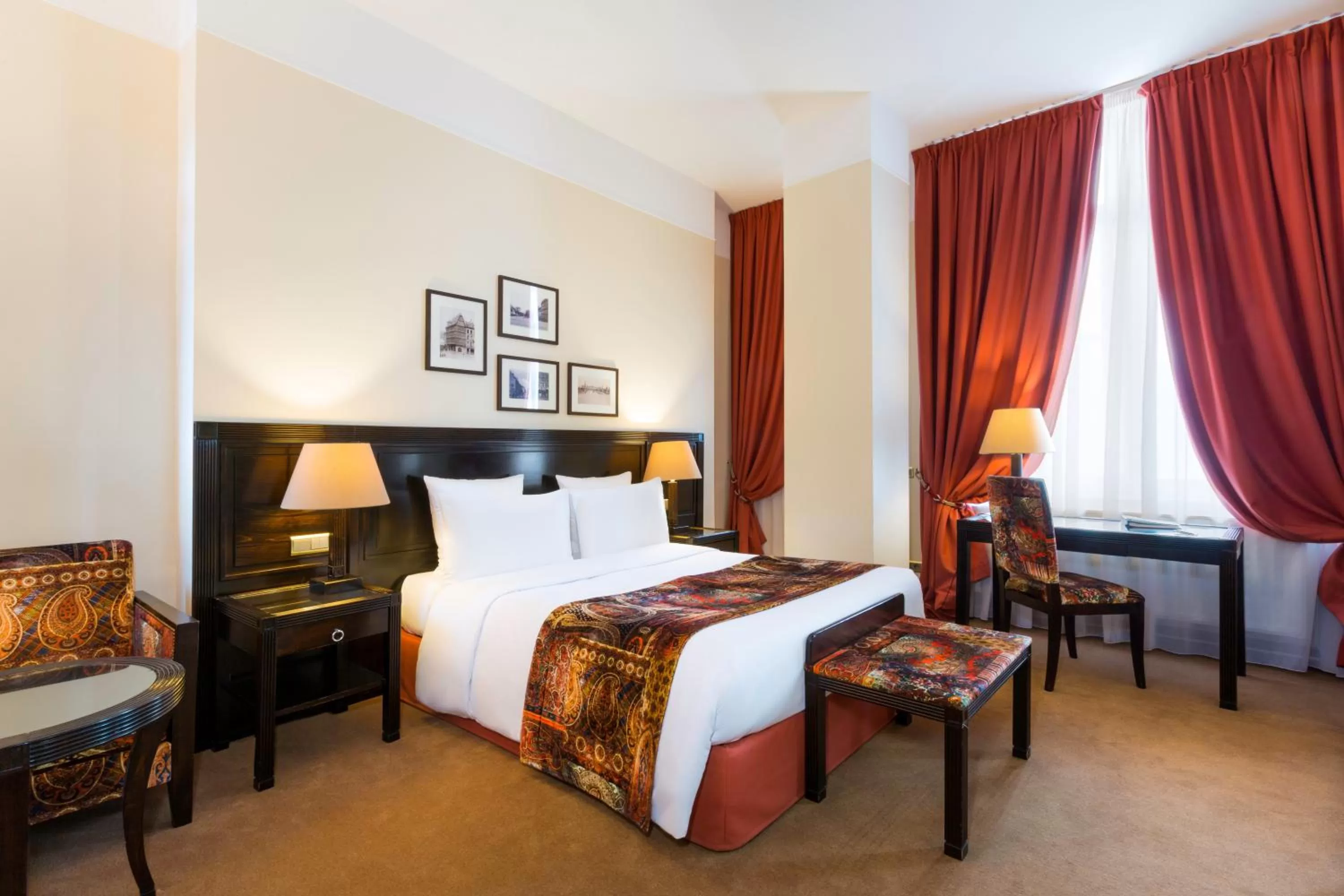 Bedroom, Bed in Hôtel Régent Contades