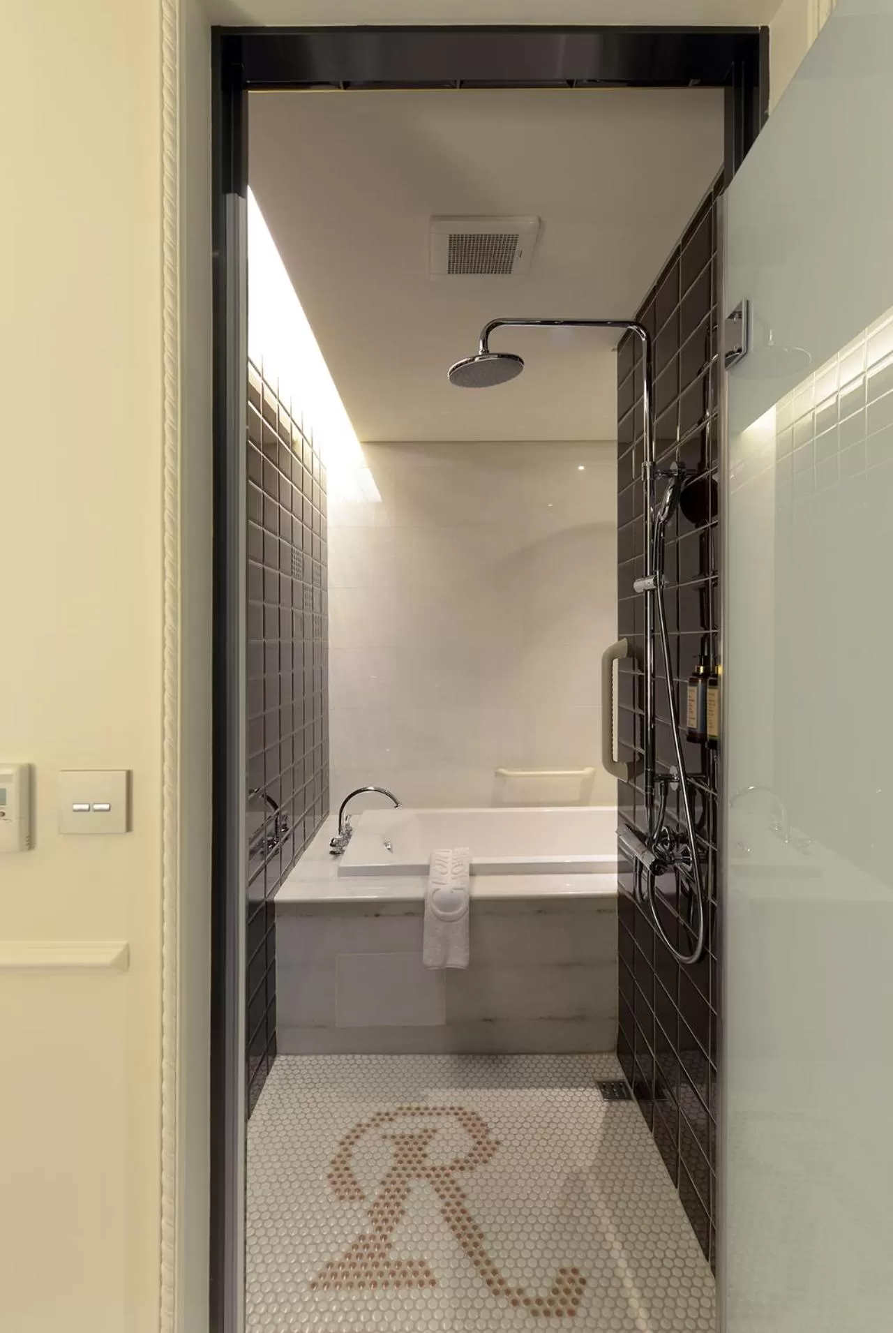 Shower in Golden Tulip RS Boutique Hotel-Tainan