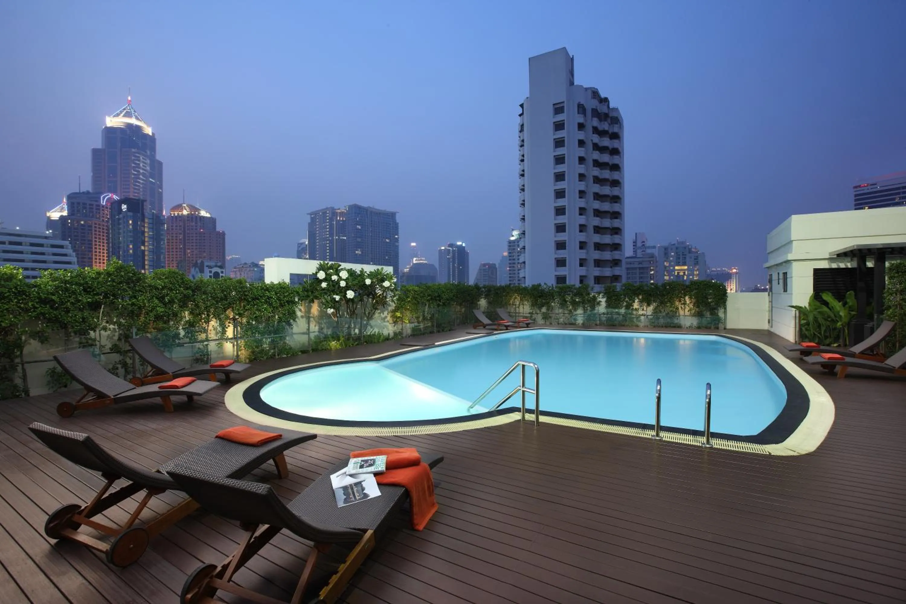 Swimming pool in Lohas Residences Sukhumvit 2