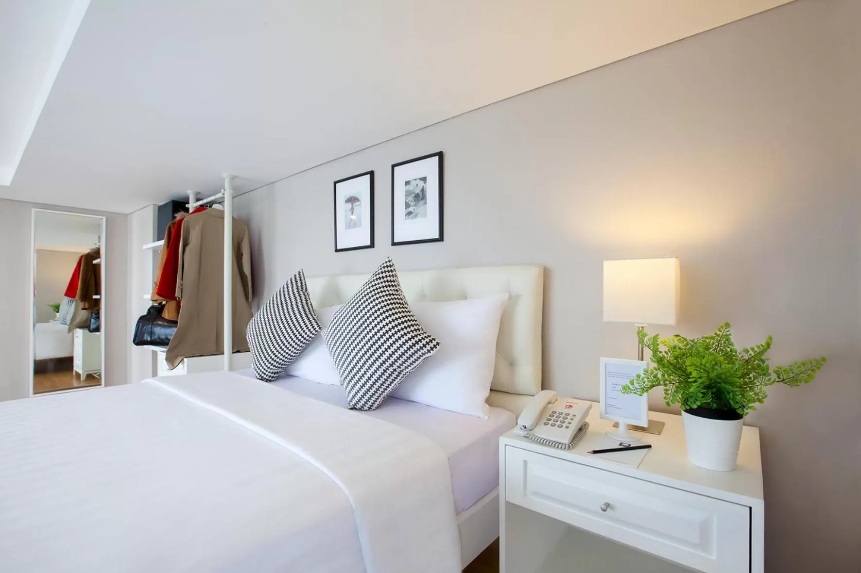 Bedroom, Bed in White Tree Residence
