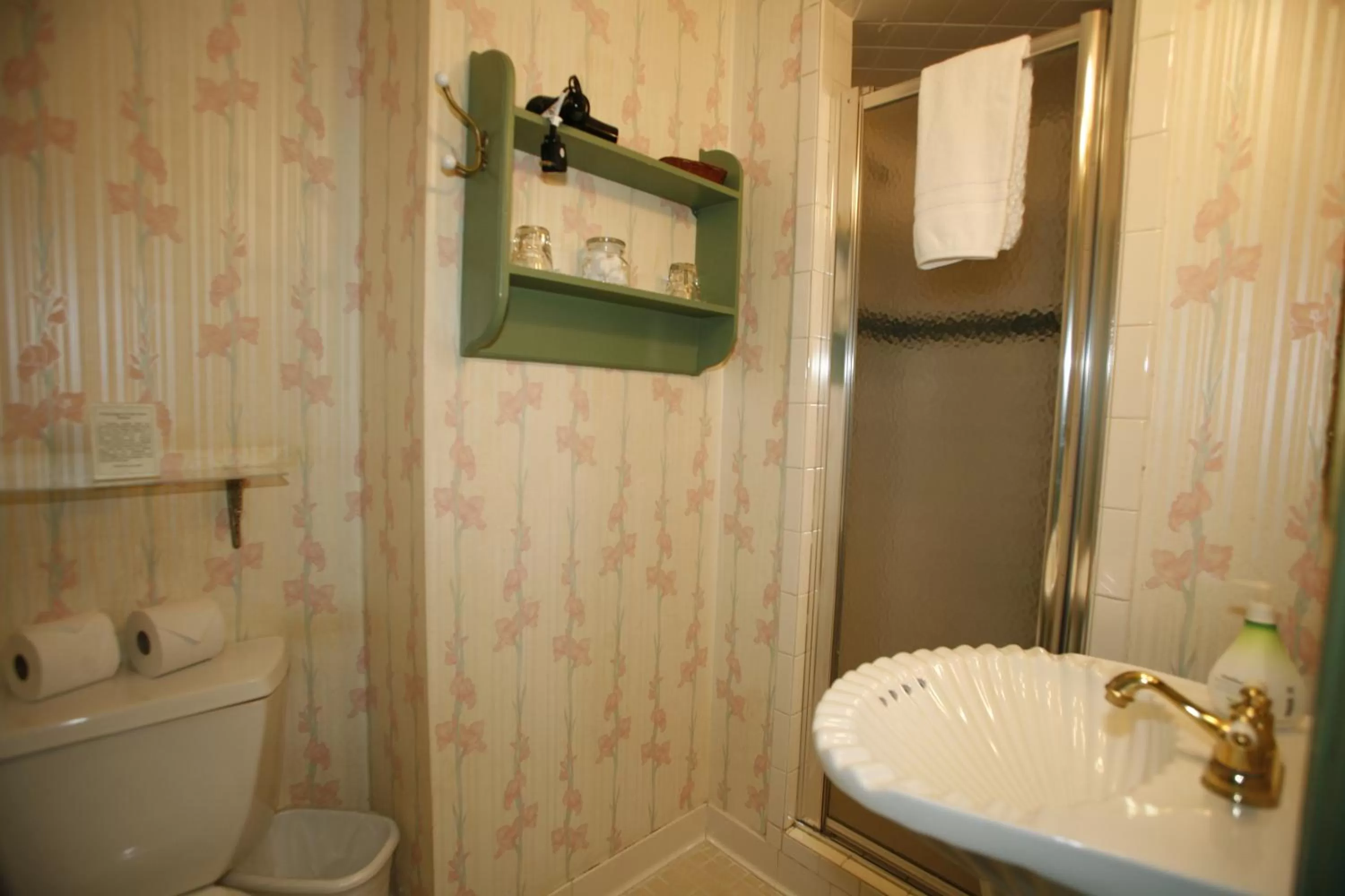 Bathroom in Parsonage Inn Bed and Breakfast