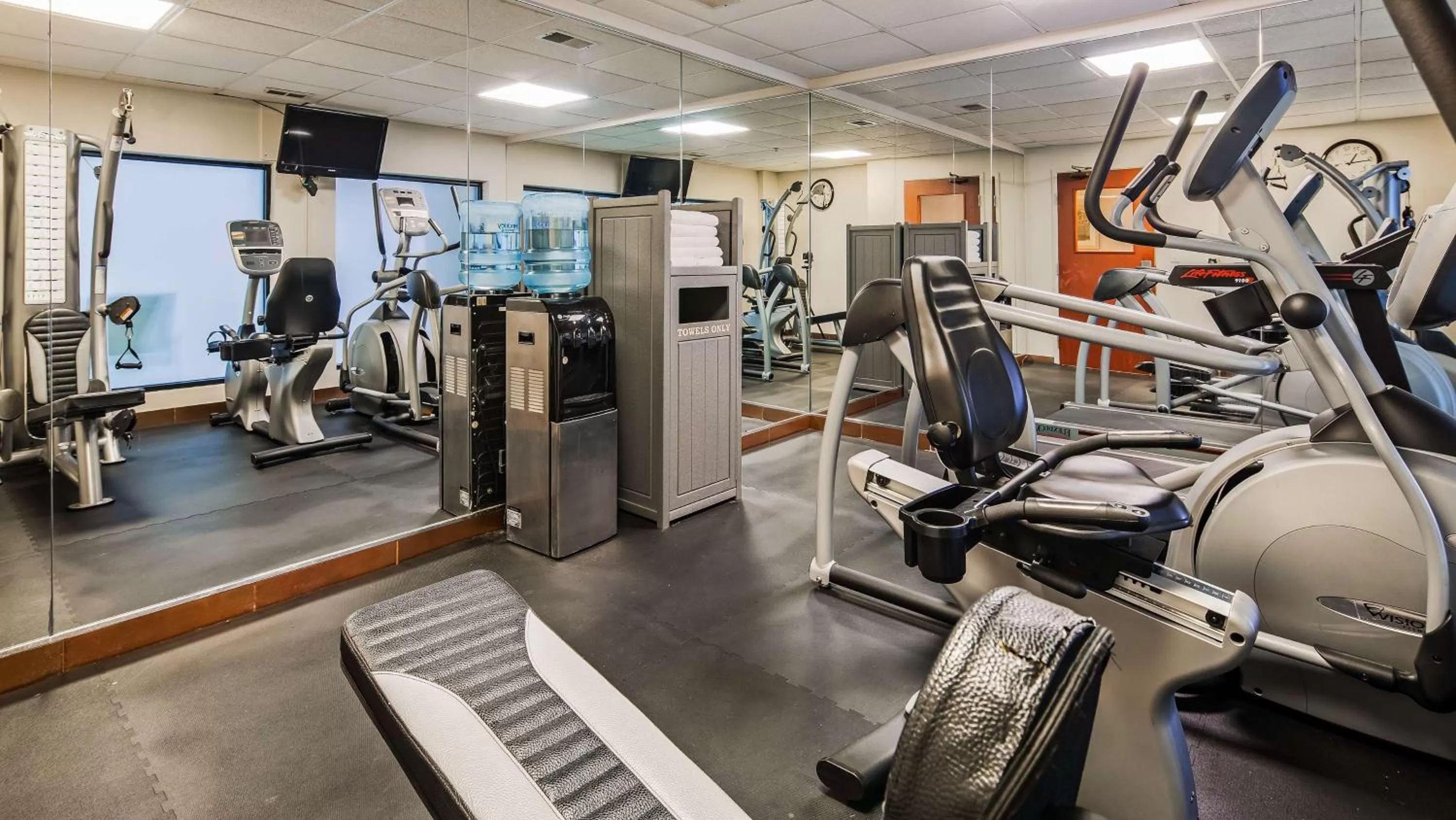 Fitness centre/facilities in Best Western Plus O'hare International South Hotel