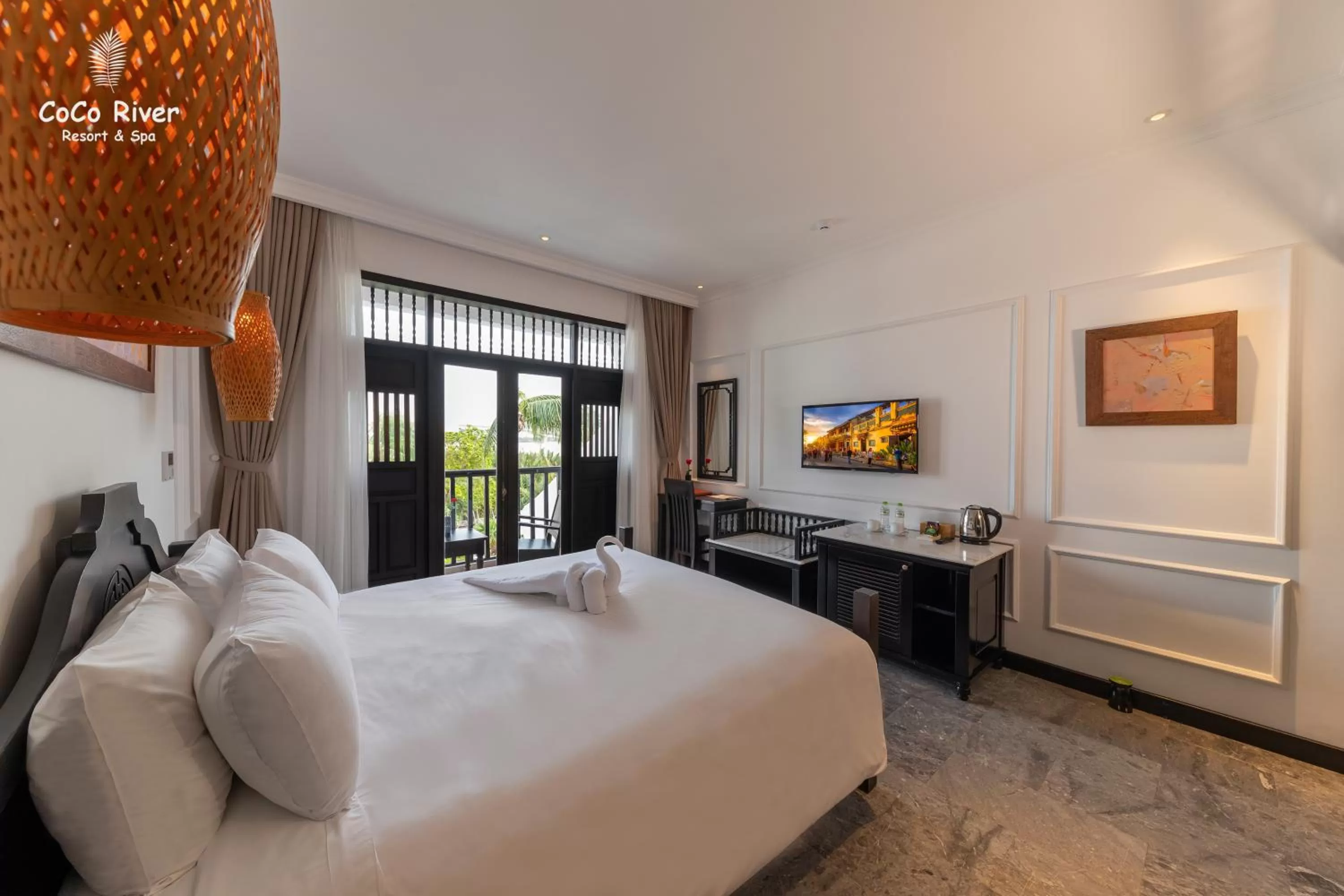 Communal lounge/ TV room, Bed in Hoi An Coco River Resort & Spa