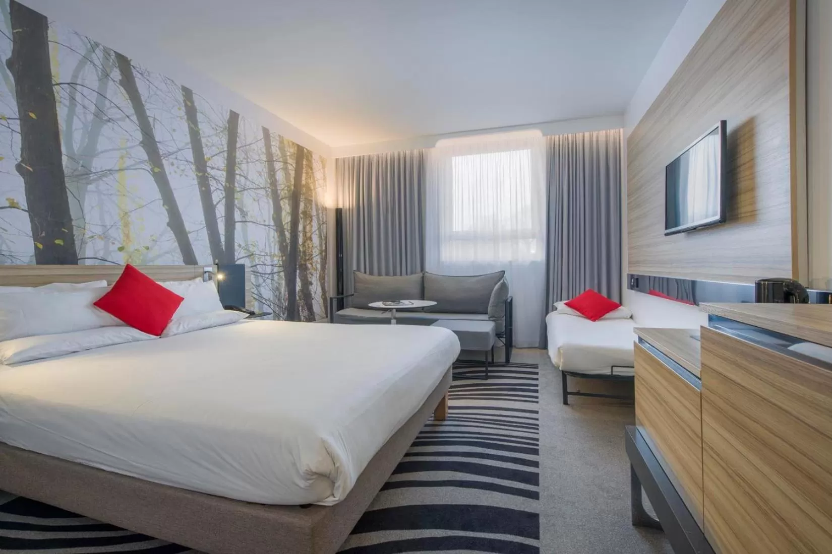 Photo of the whole room, Bed in Novotel York Centre