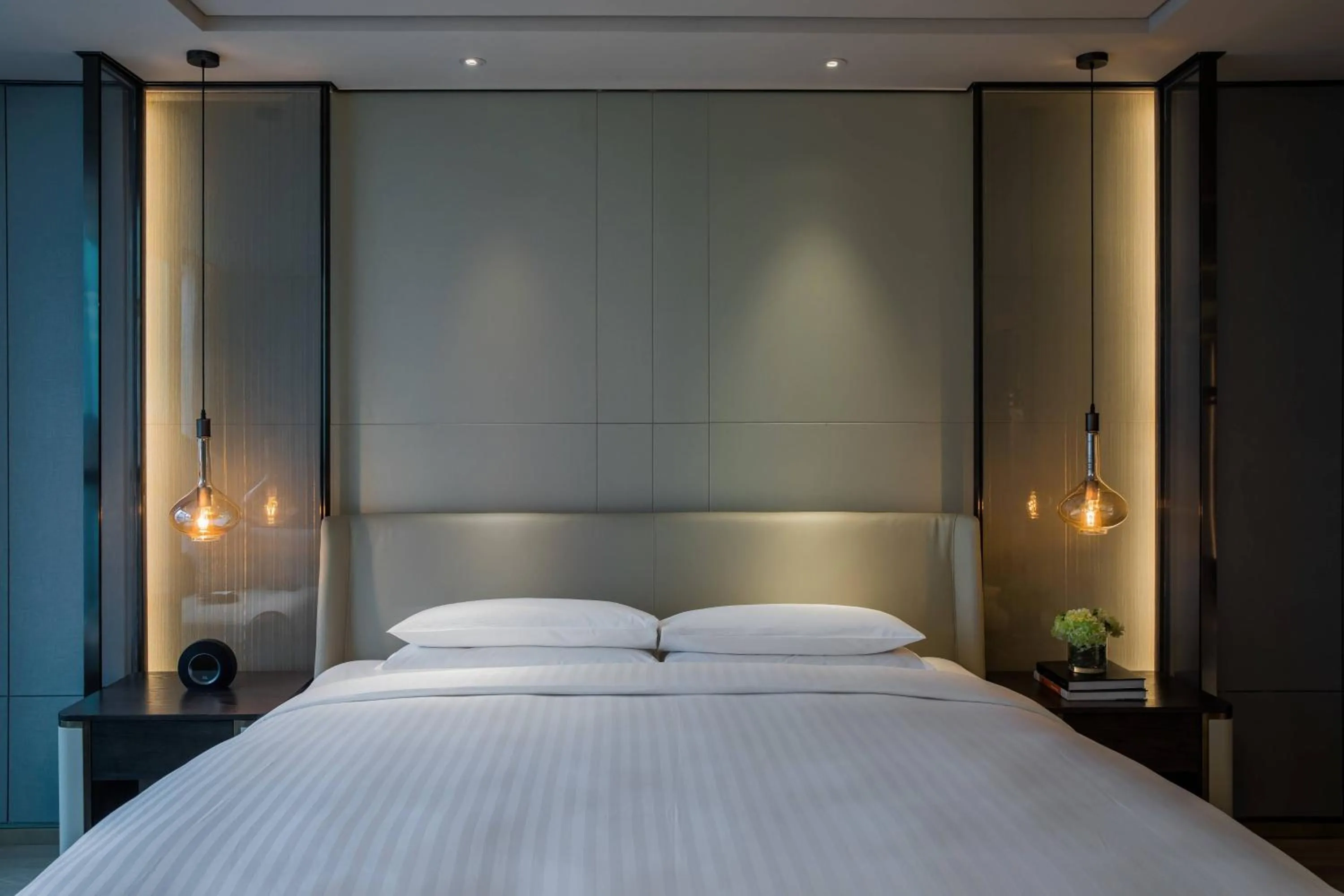 Photo of the whole room, Bed in Chengdu Marriott Hotel Financial Centre