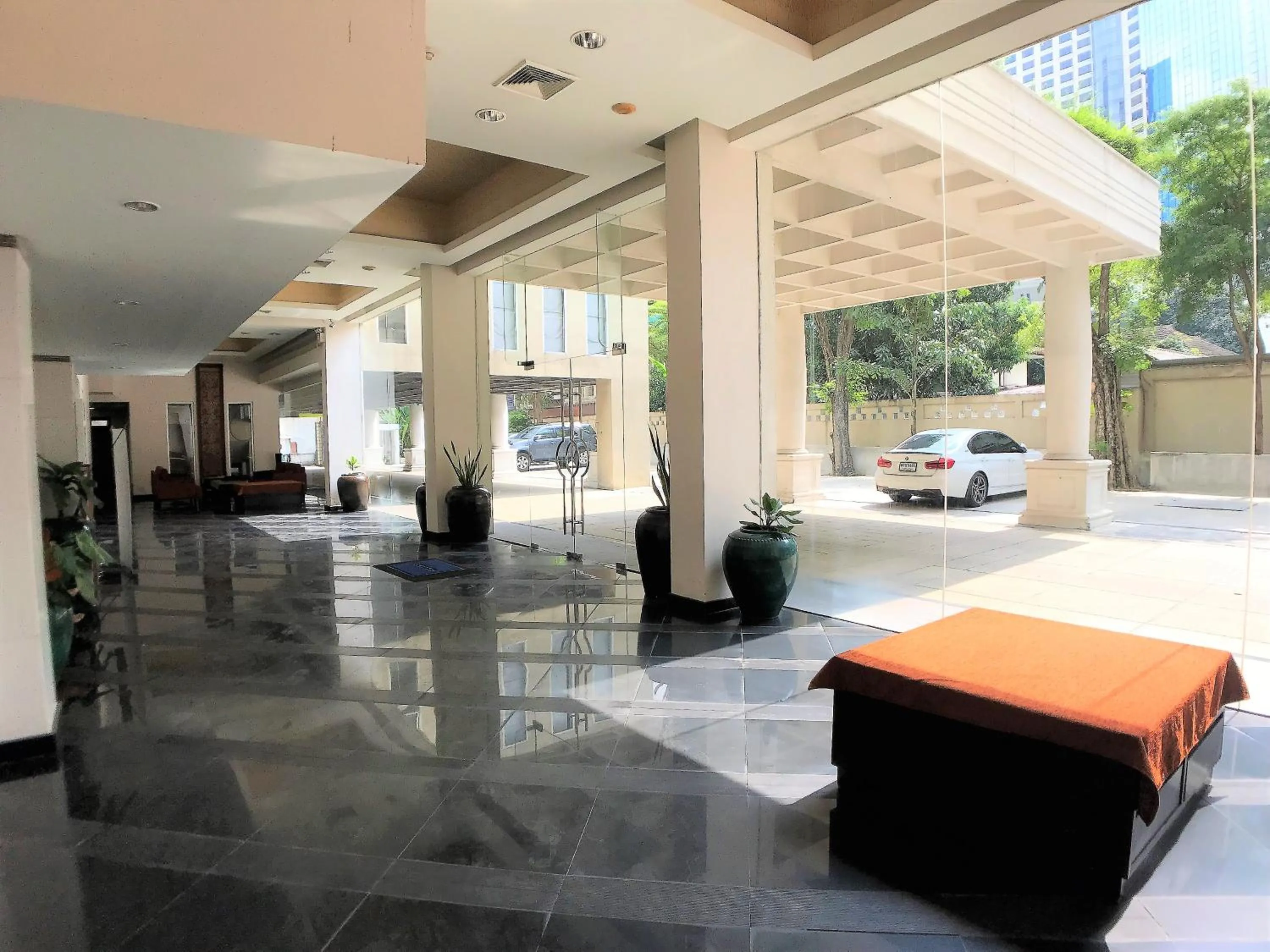 Lobby or reception in Twin Peaks Sukhumvit Suites