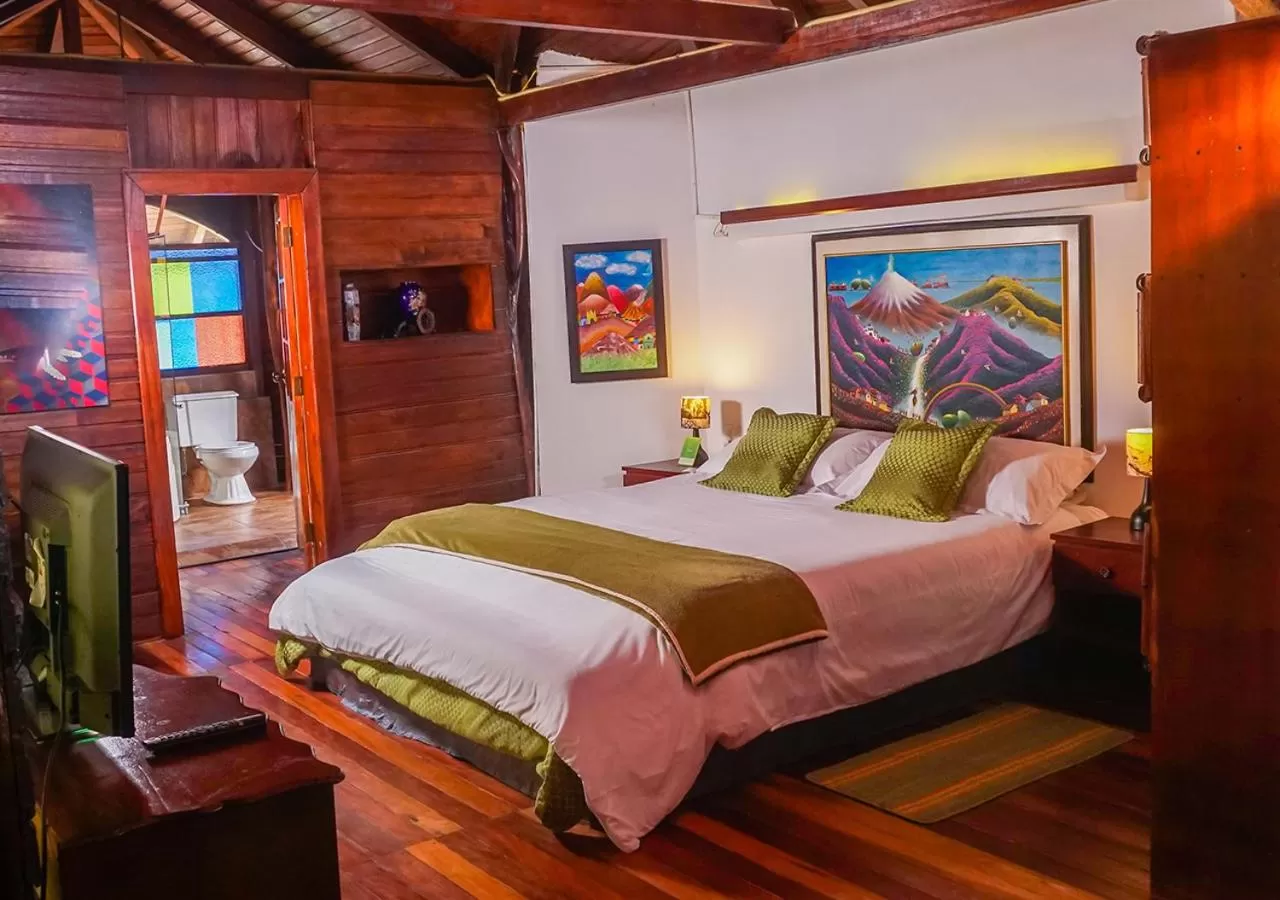 Photo of the whole room, Bed in Spa Hosteria Miramelindo