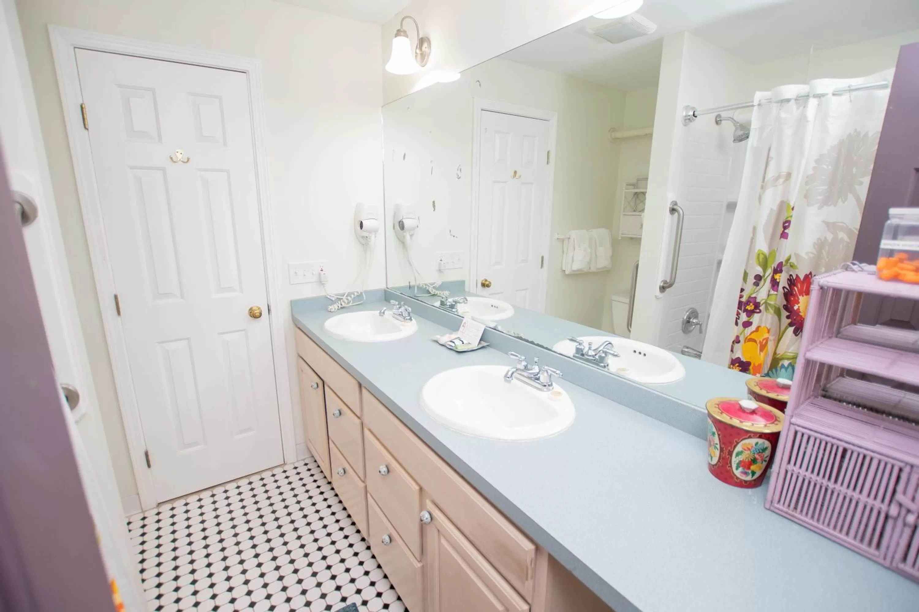 Bathroom in Terrace Inn and 1911 Restaurant