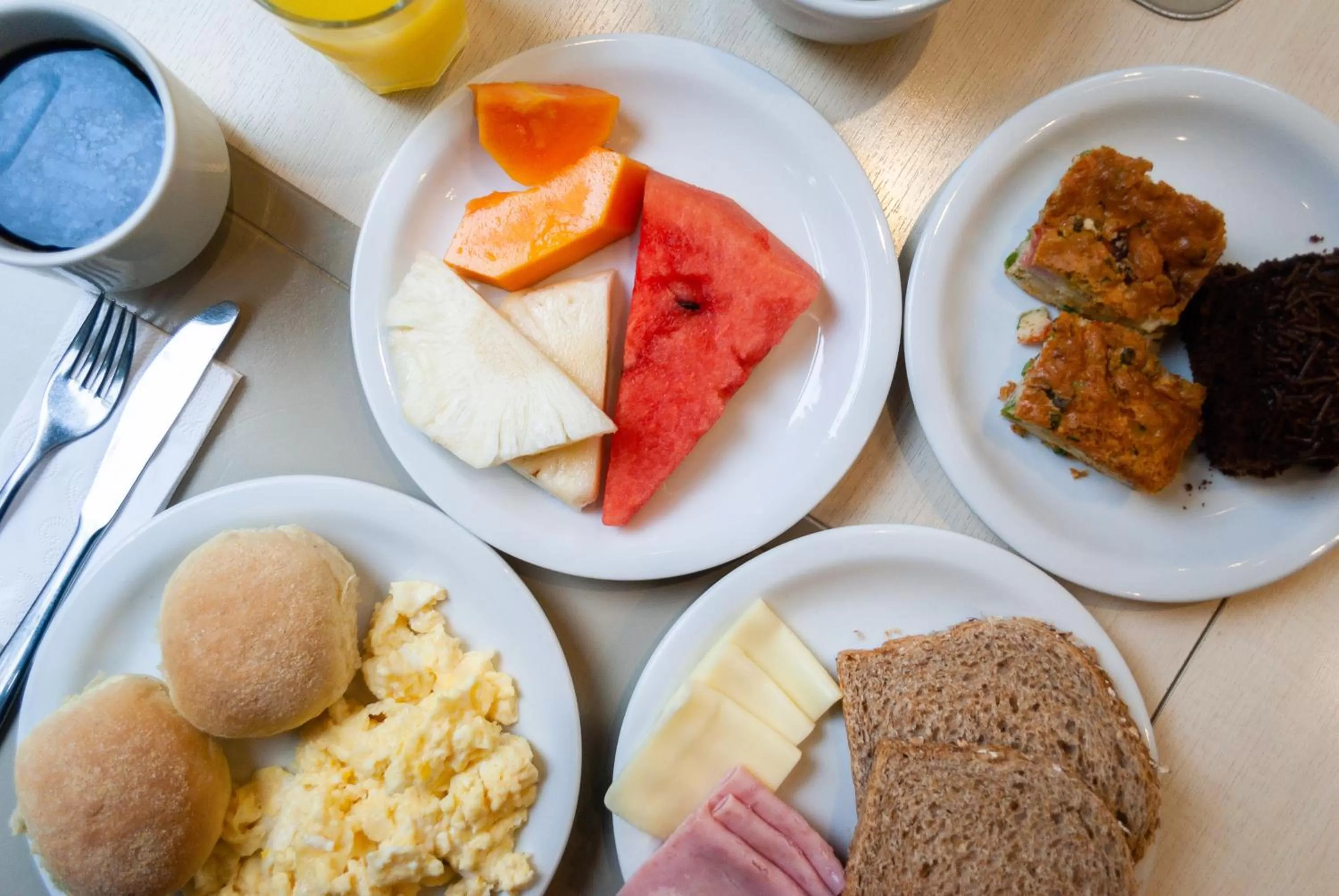 Breakfast in Master Curitiba Hotel - 1,6 km do Estádio Couto Pereira - Show