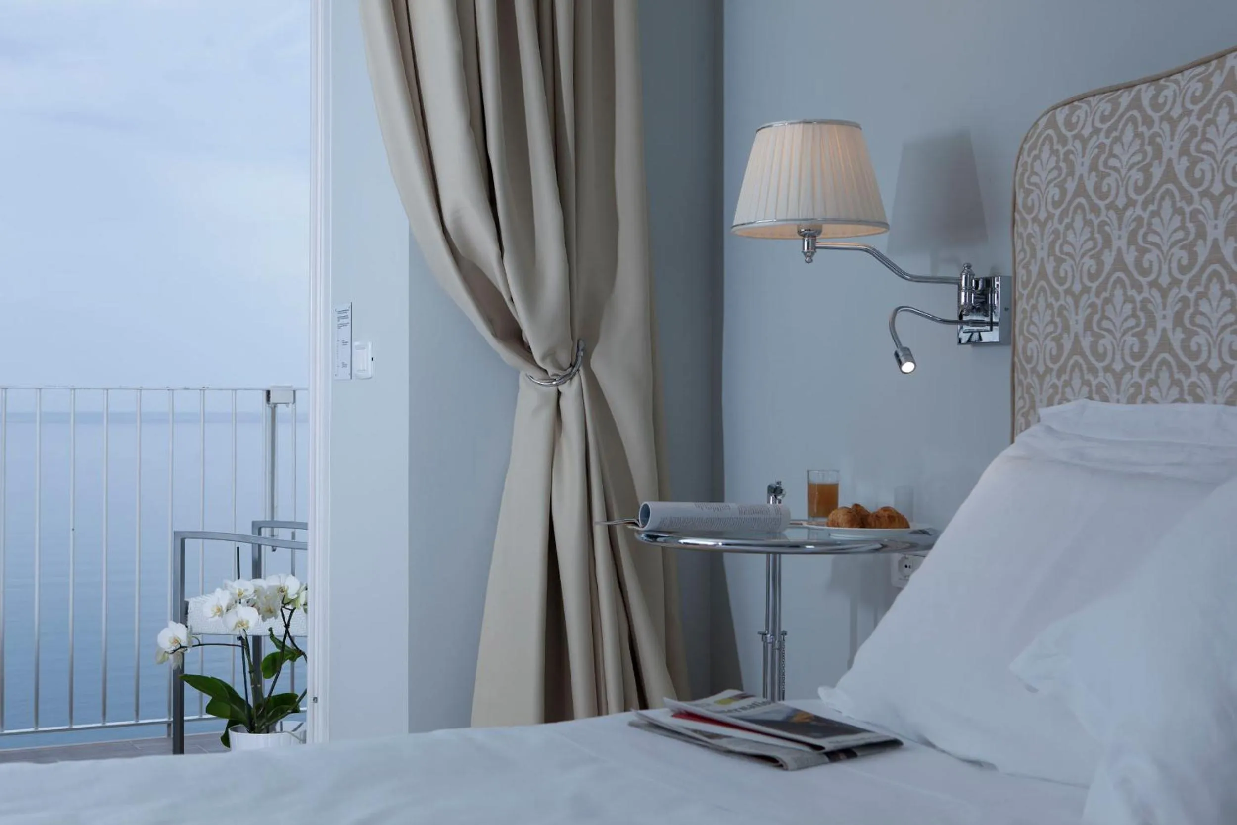 Bed in Hotel Riviera & Maximilian's