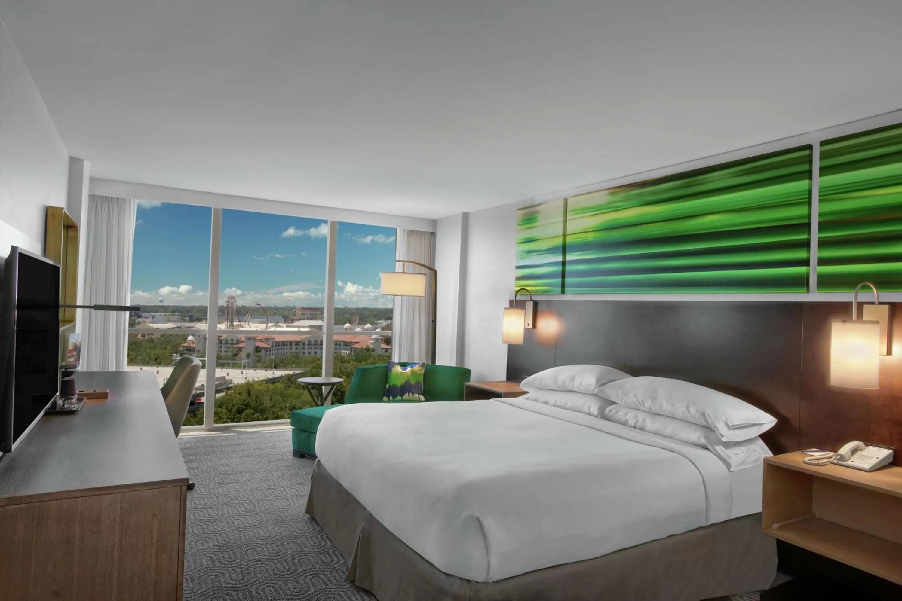 Bed in DoubleTree by Hilton at the Entrance to Universal Orlando