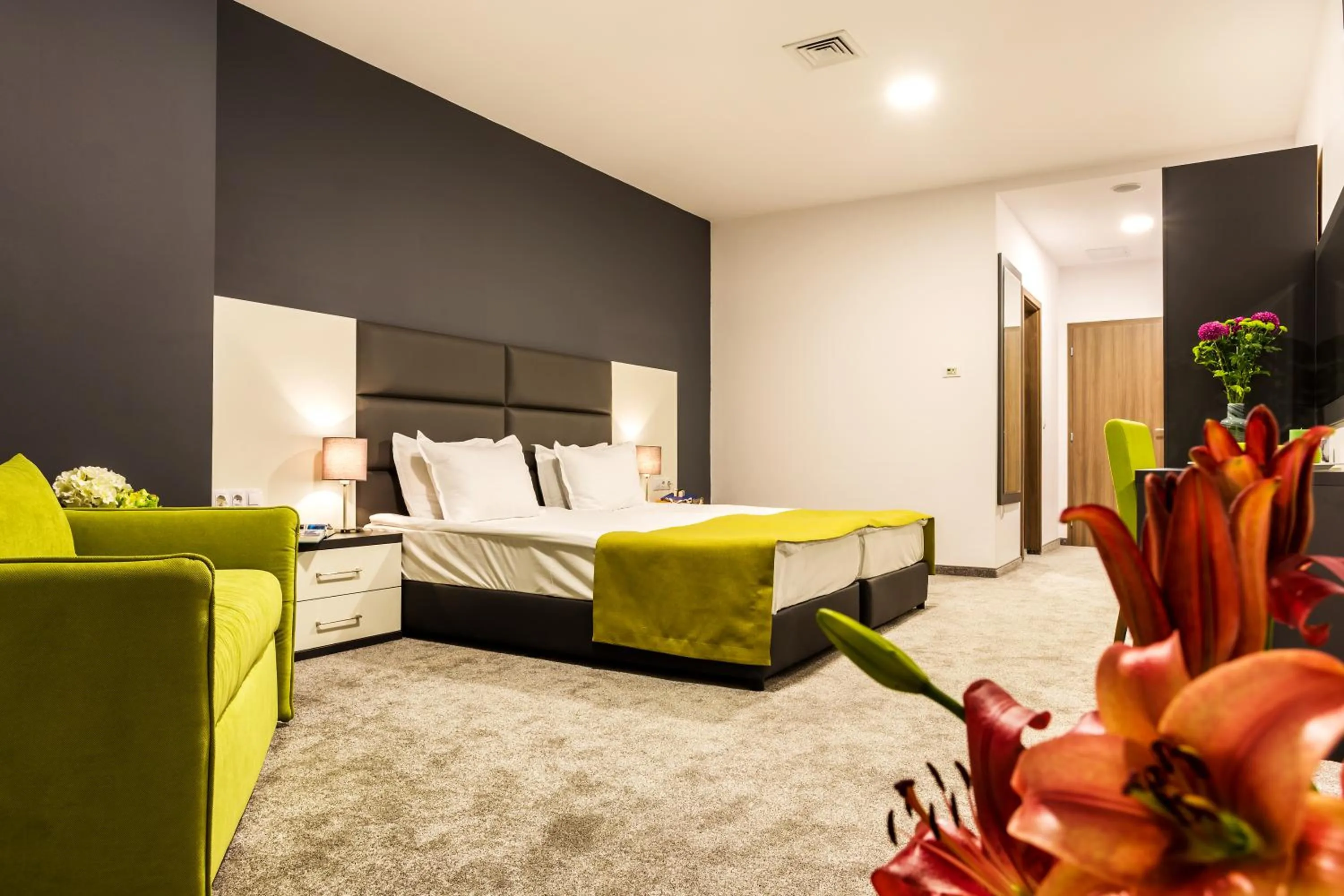 Bed in Earth & People Hotel & SPA - Free Parking & Swimming Pool