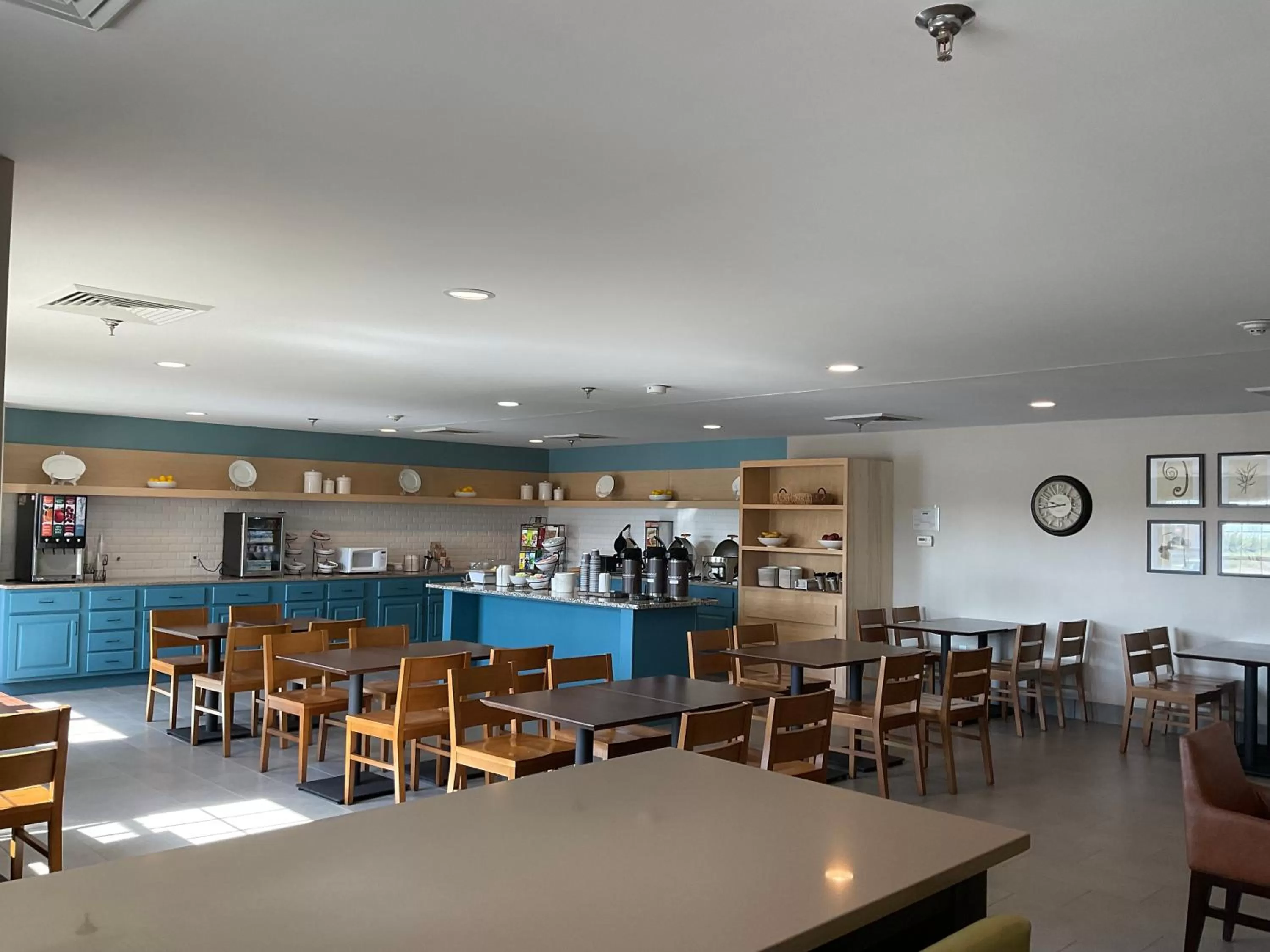 Breakfast in Country Inn & Suites by Radisson, Marion, IL