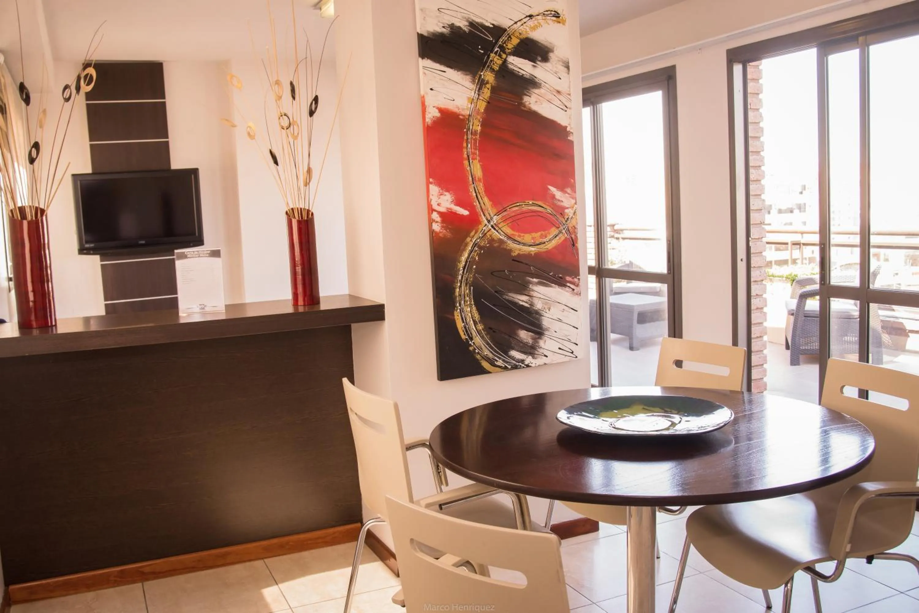 Dining area in Kube Apartments Express