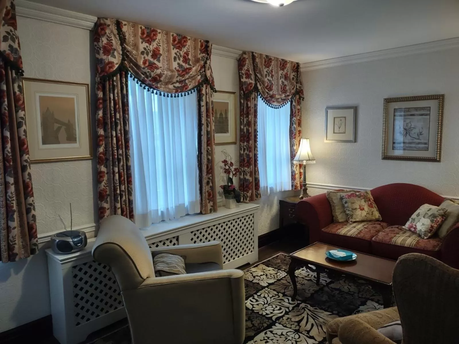 Seating area in The King George Inn