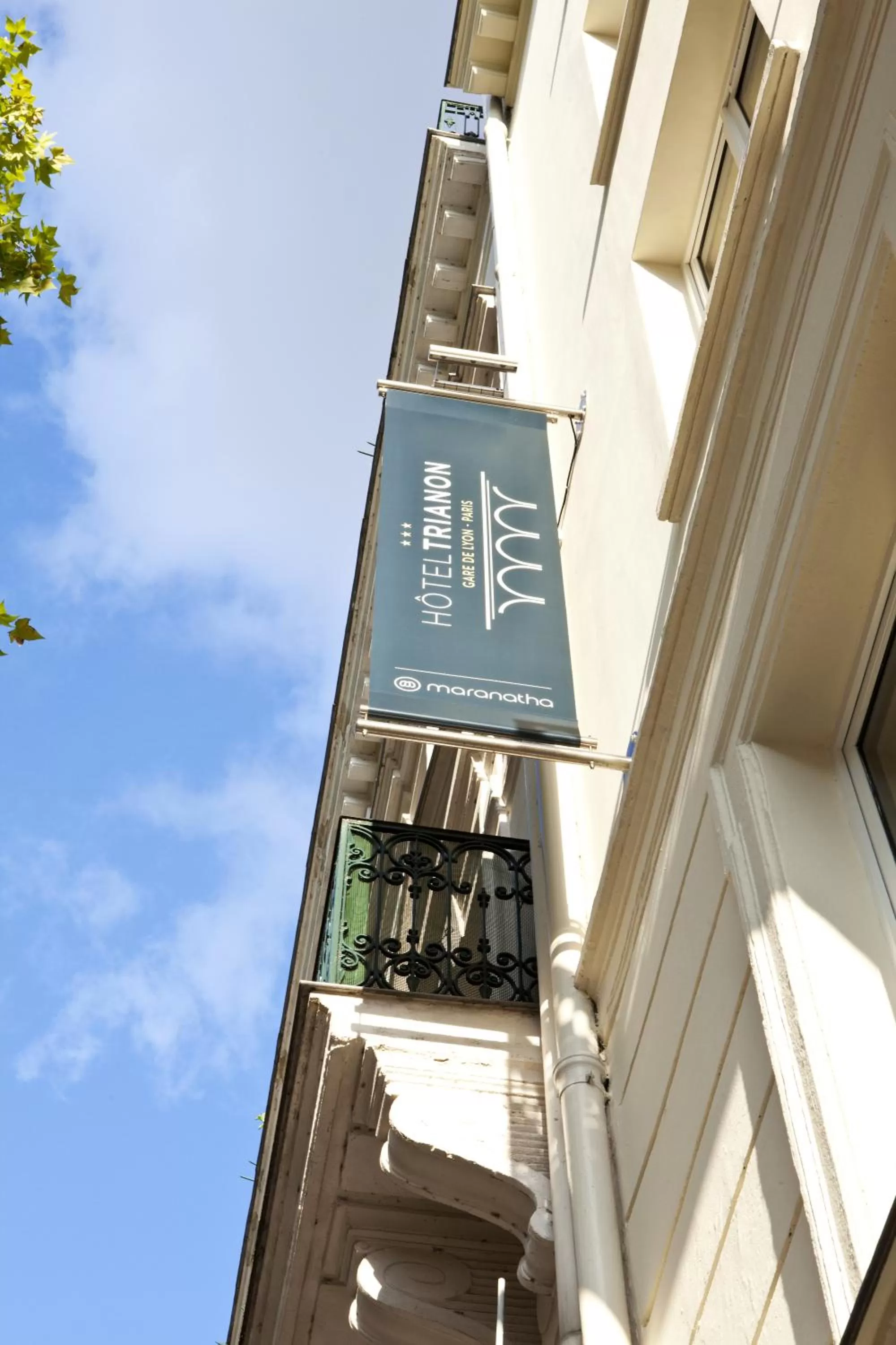 Property logo or sign in Trianon Gare de Lyon