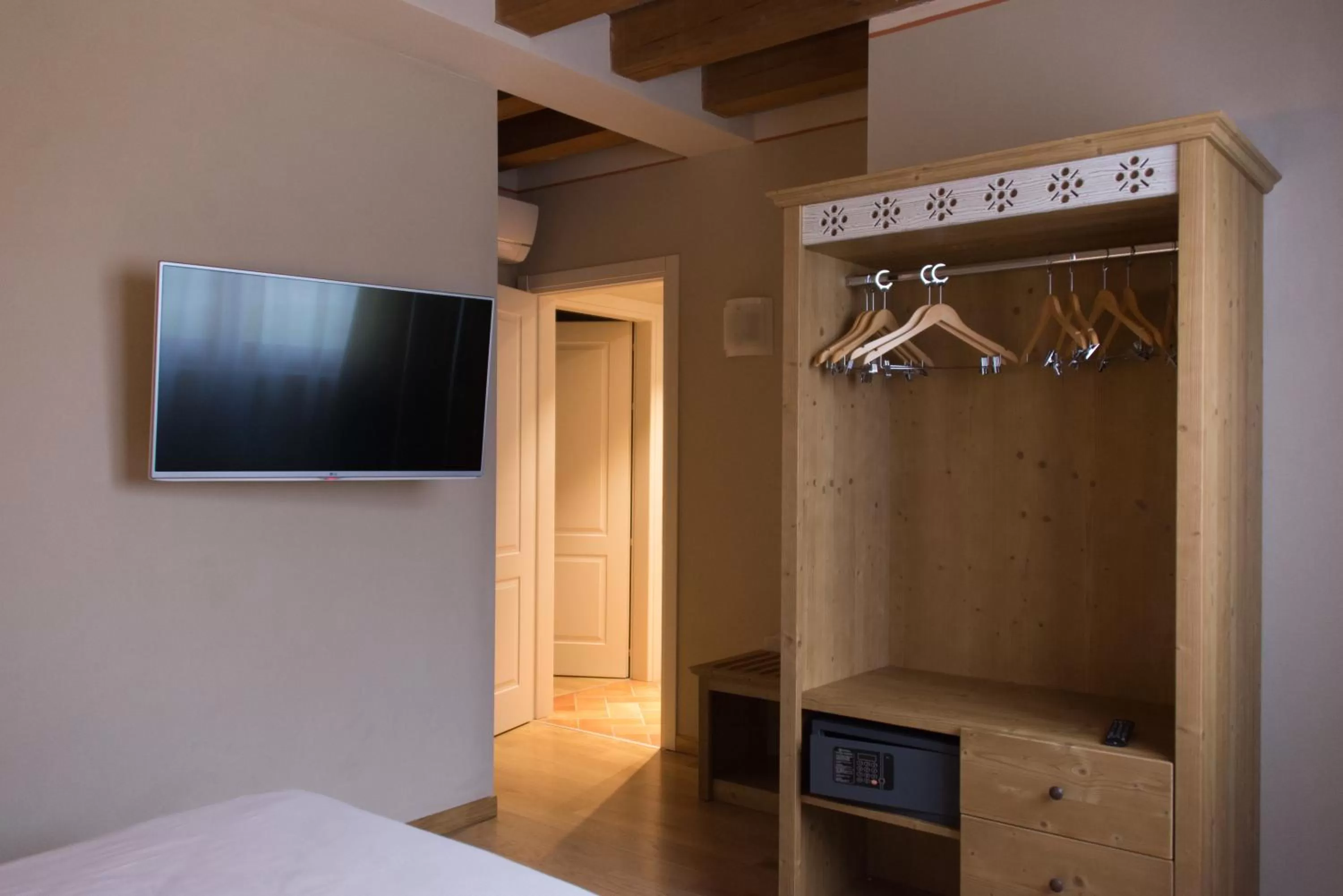 TV and multimedia, Bed in Hotel Sesmones