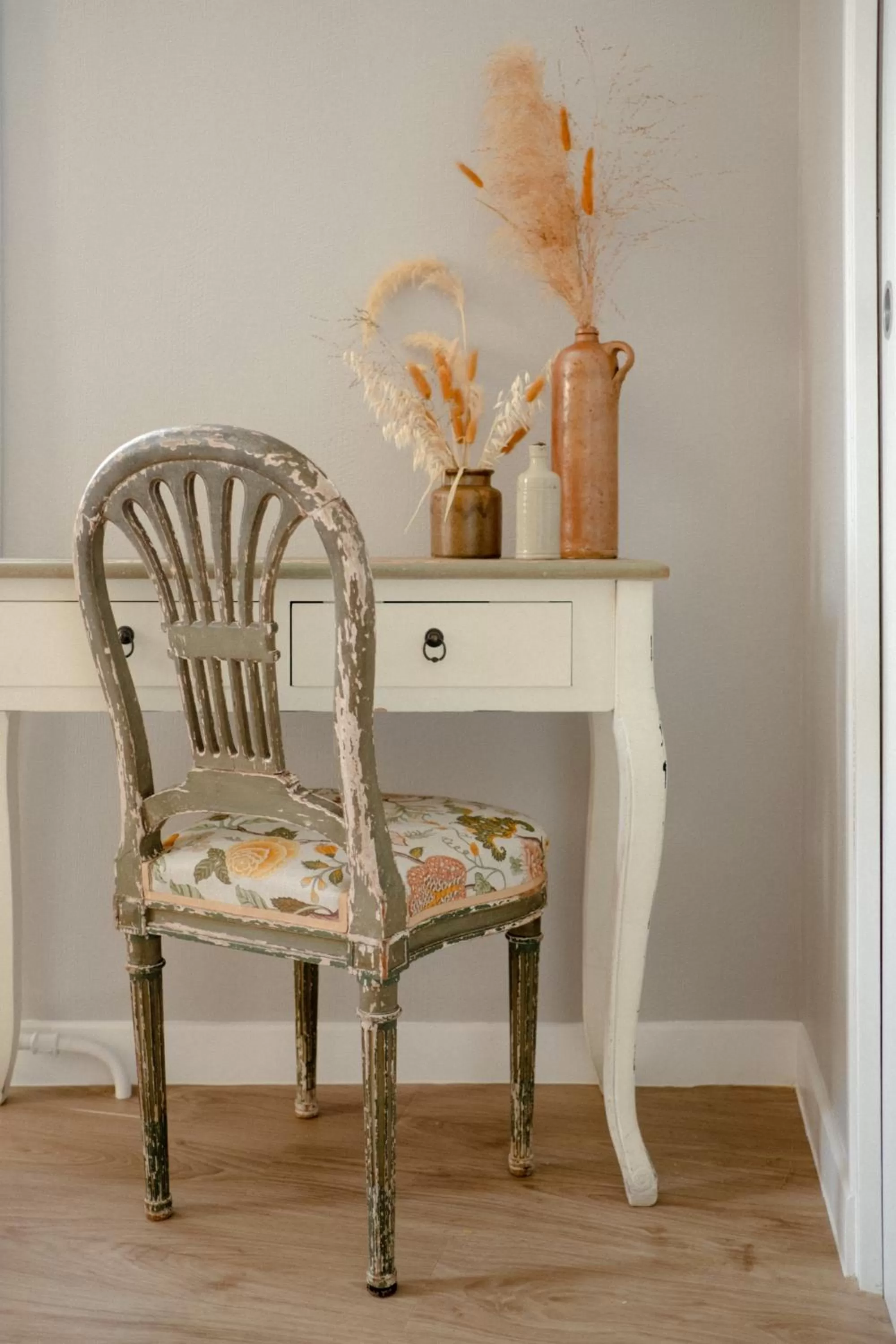 hair dresser, Seating Area in Le Neptune