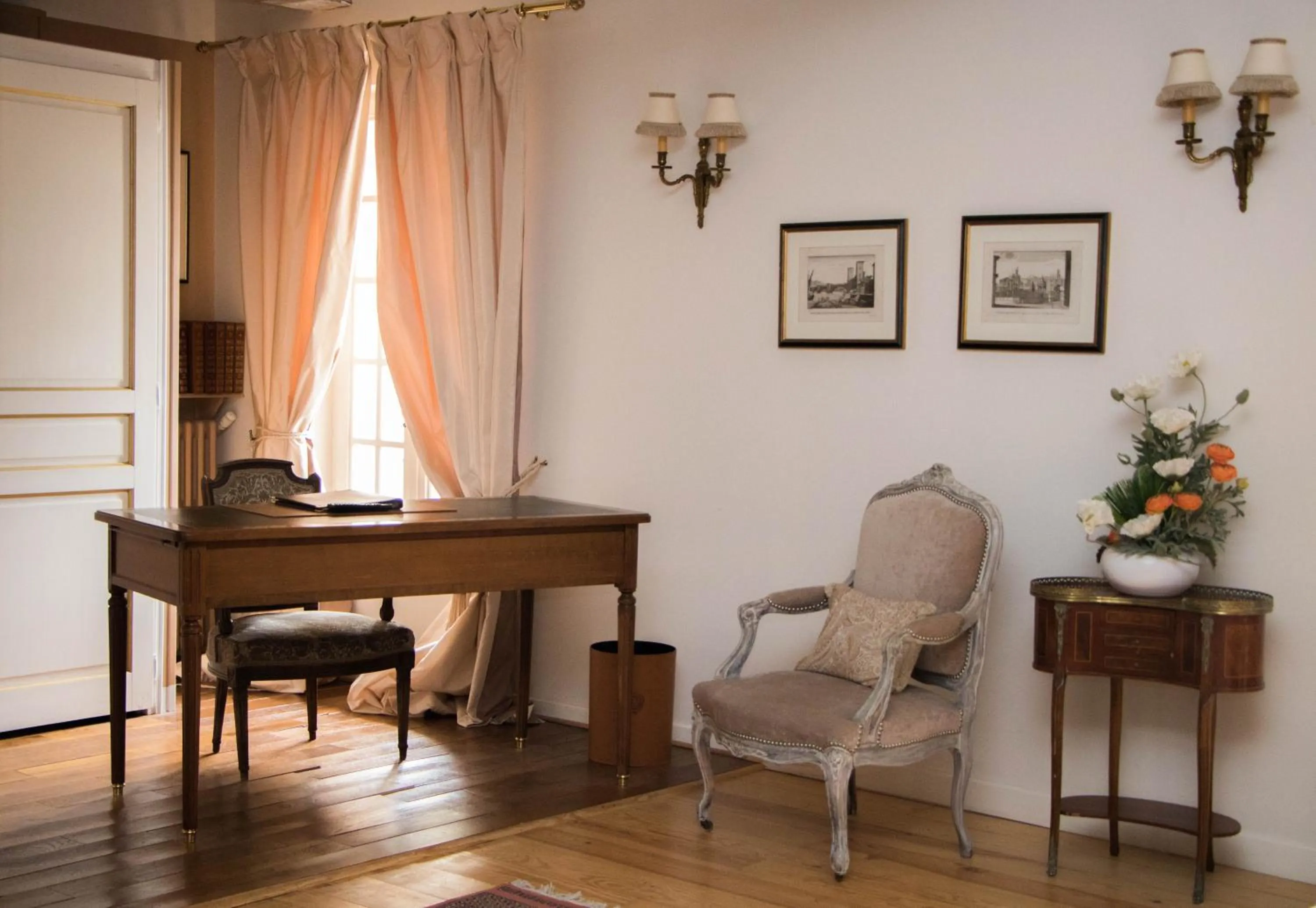 Seating area in Chateau de Lantic