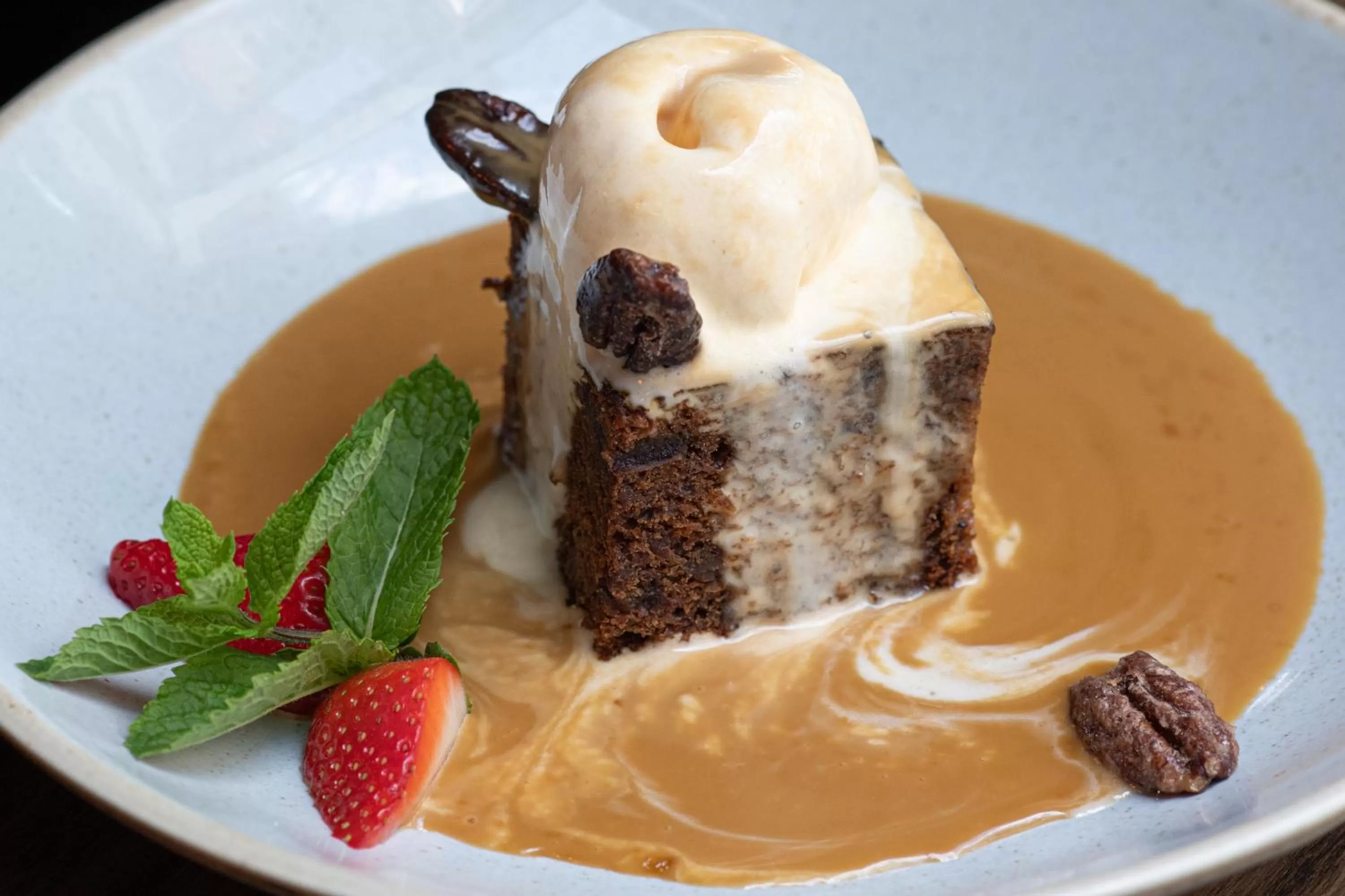 Restaurant/places to eat in Kew Gardens Hotel