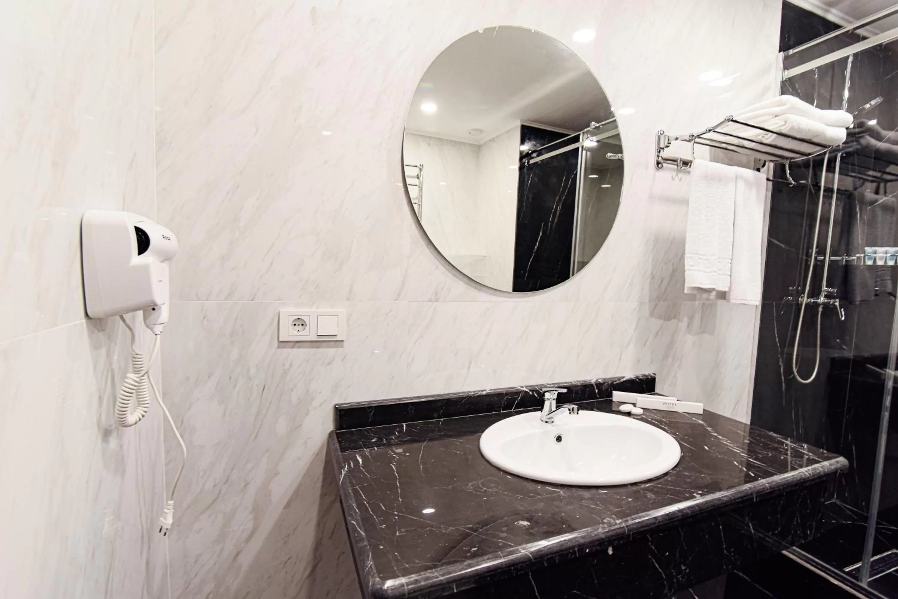 Bathroom in East Palace Hotel