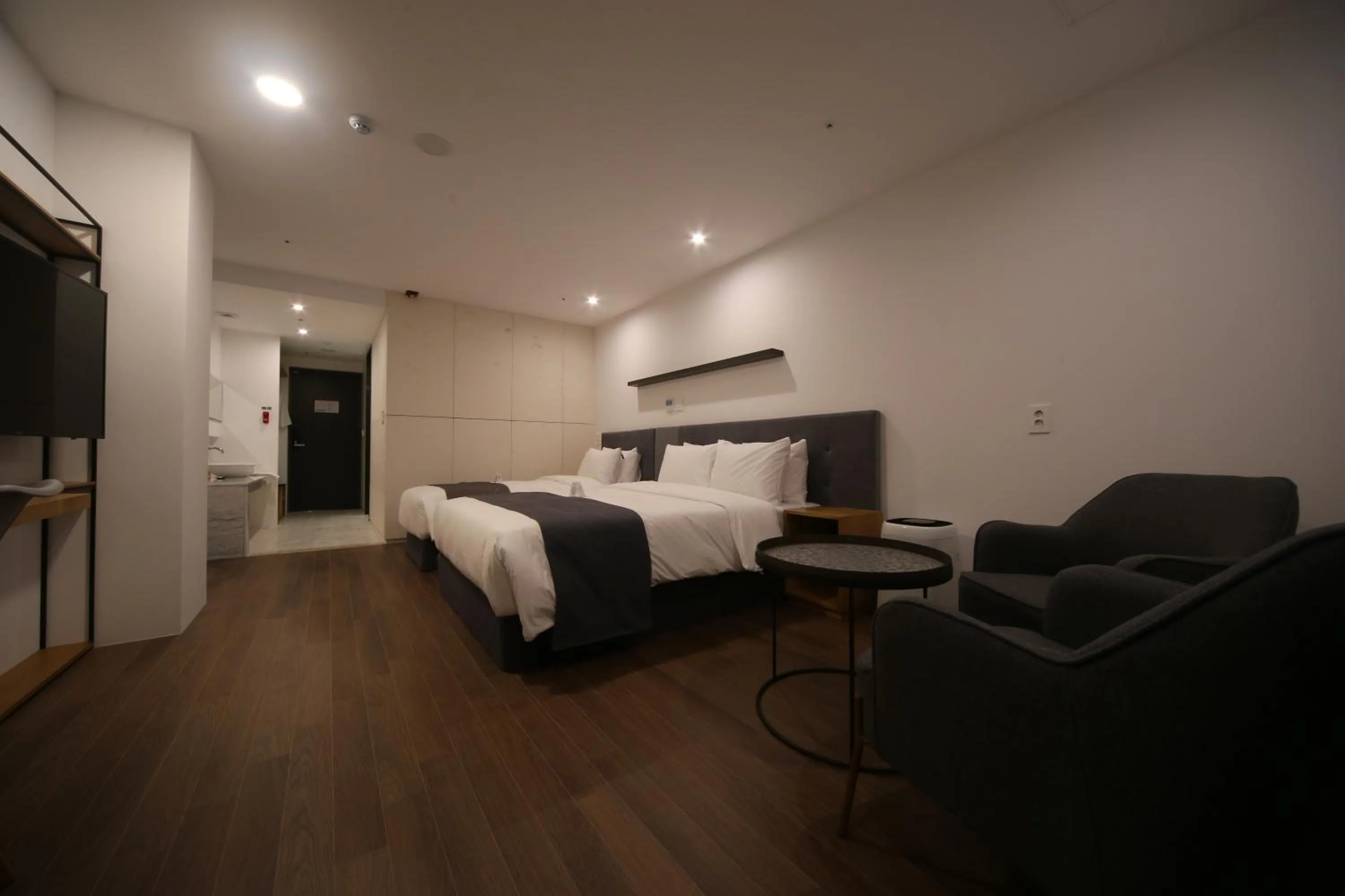 Bed in Hotel Noblestay