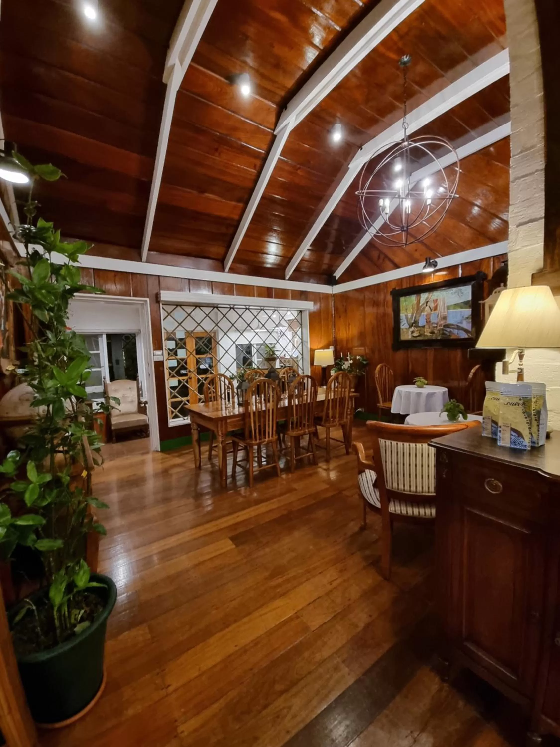 Living room, Restaurant/Places to Eat in Guesthaven Baguio Bed and Breakfast