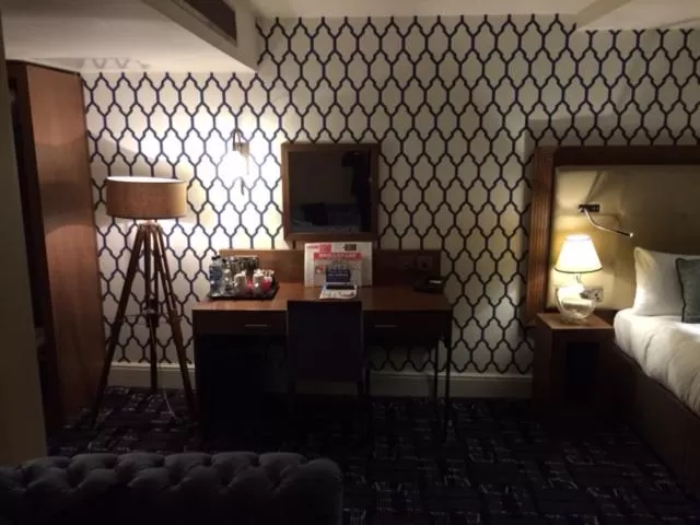 Shower, TV/Entertainment Center in The Crown Wetherspoon