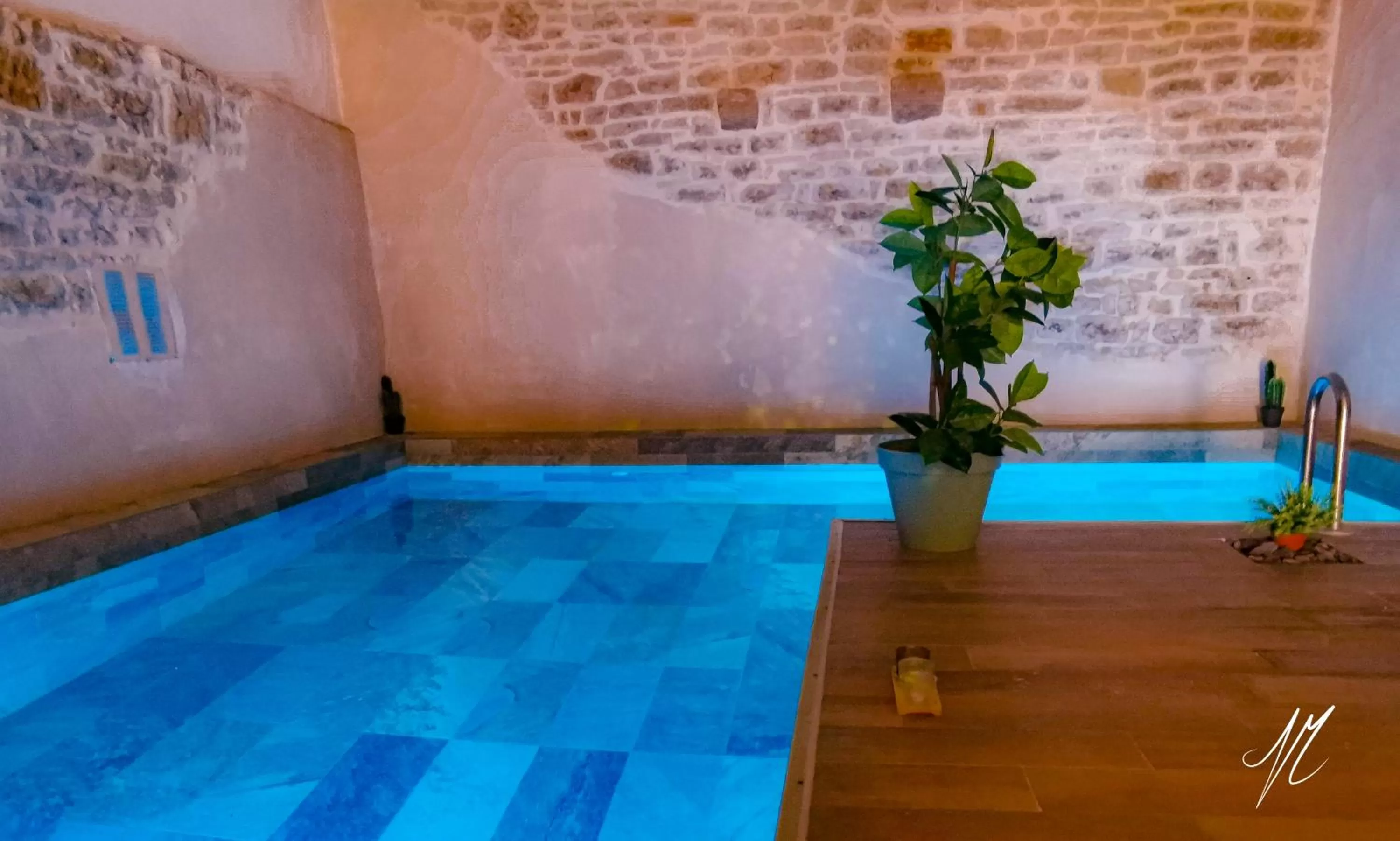 Swimming pool in LA GRANGE DES FRANGINES