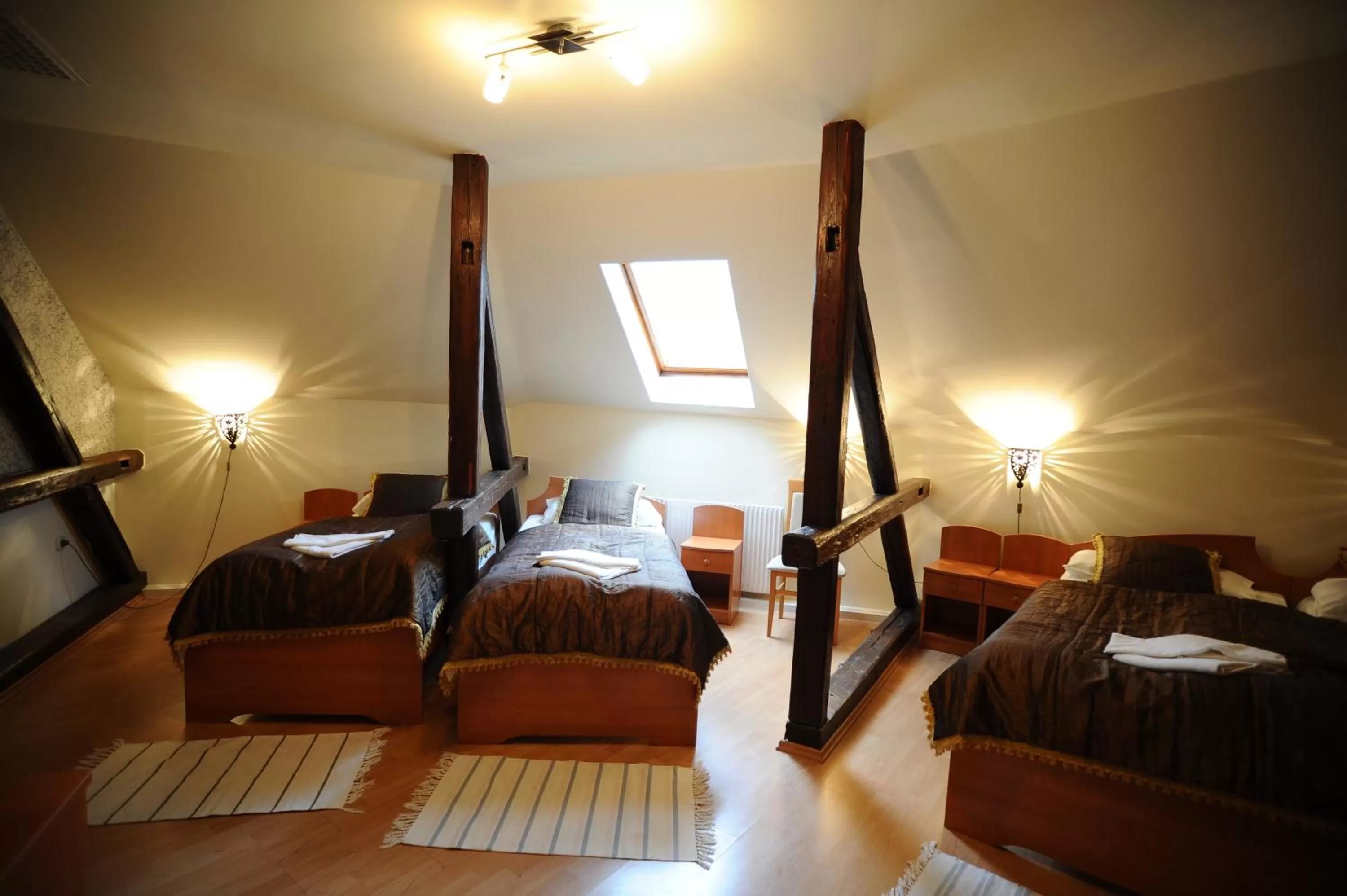 Bed in Hotel Minaret&Étterem