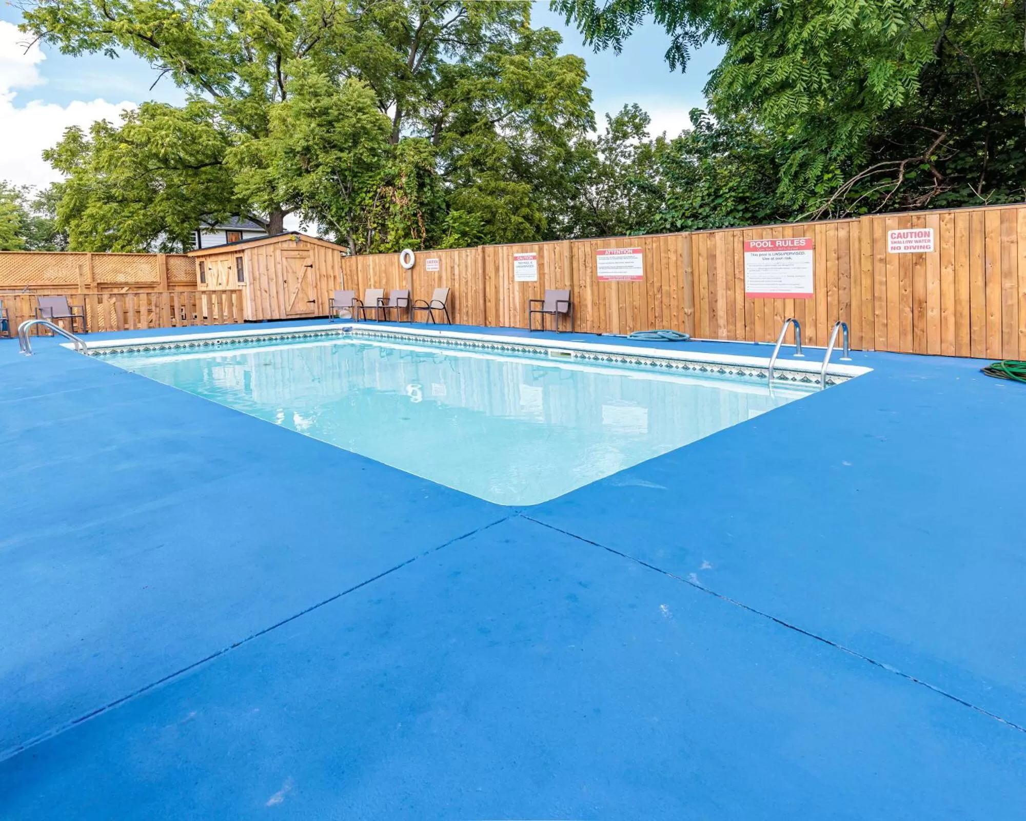Swimming Pool in Mamma's Inn