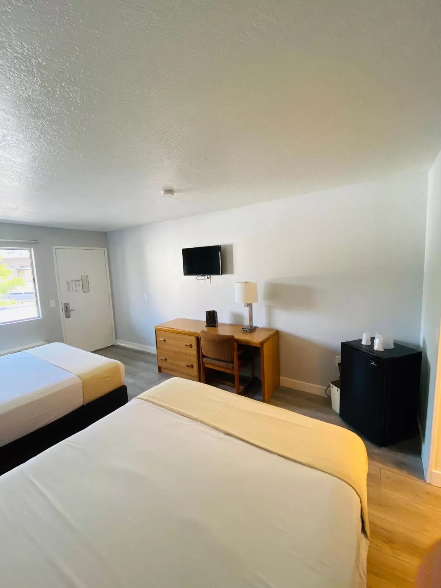 Bed in EZ 8 Motel Old Town