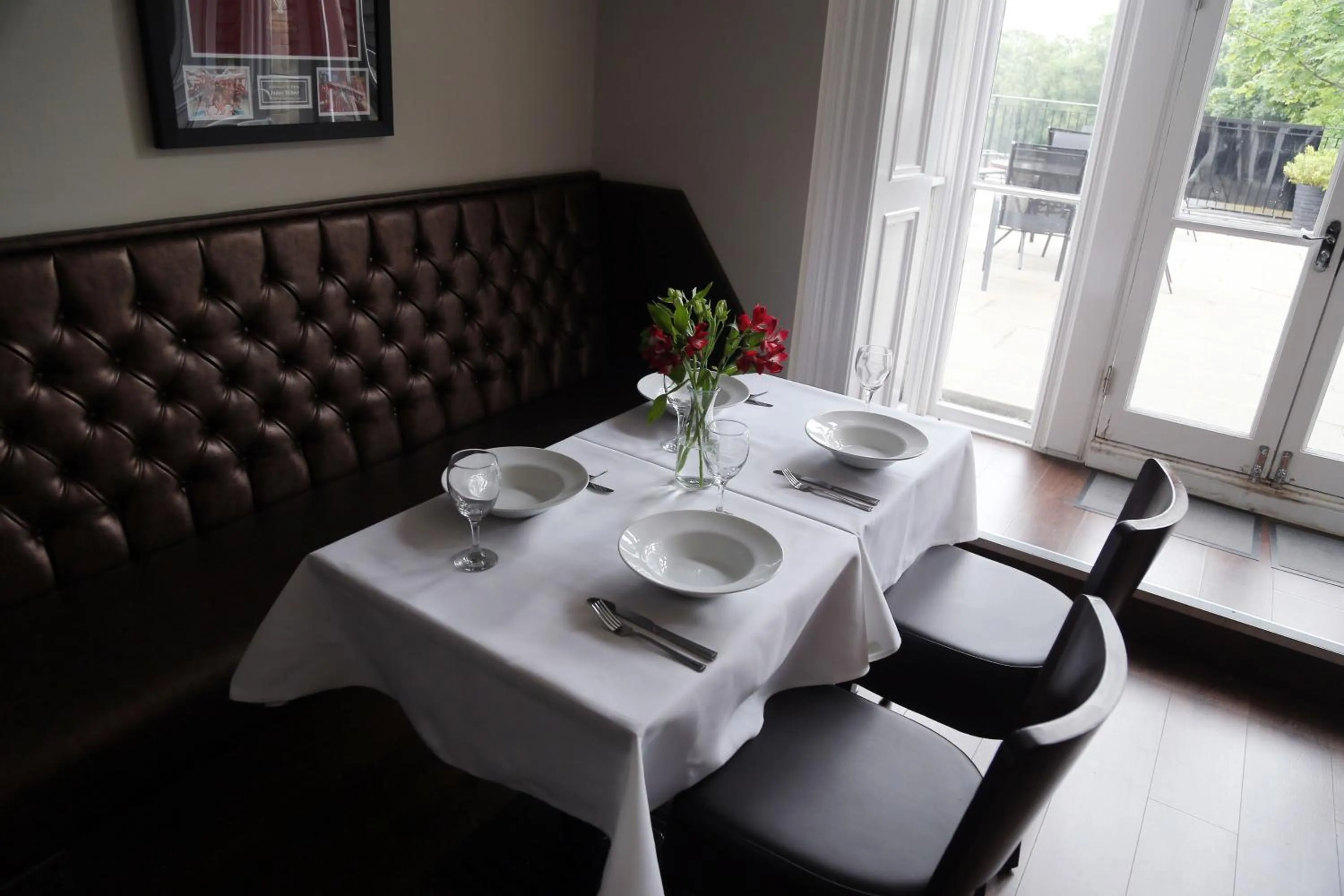 Restaurant/places to eat in Hotel Tia