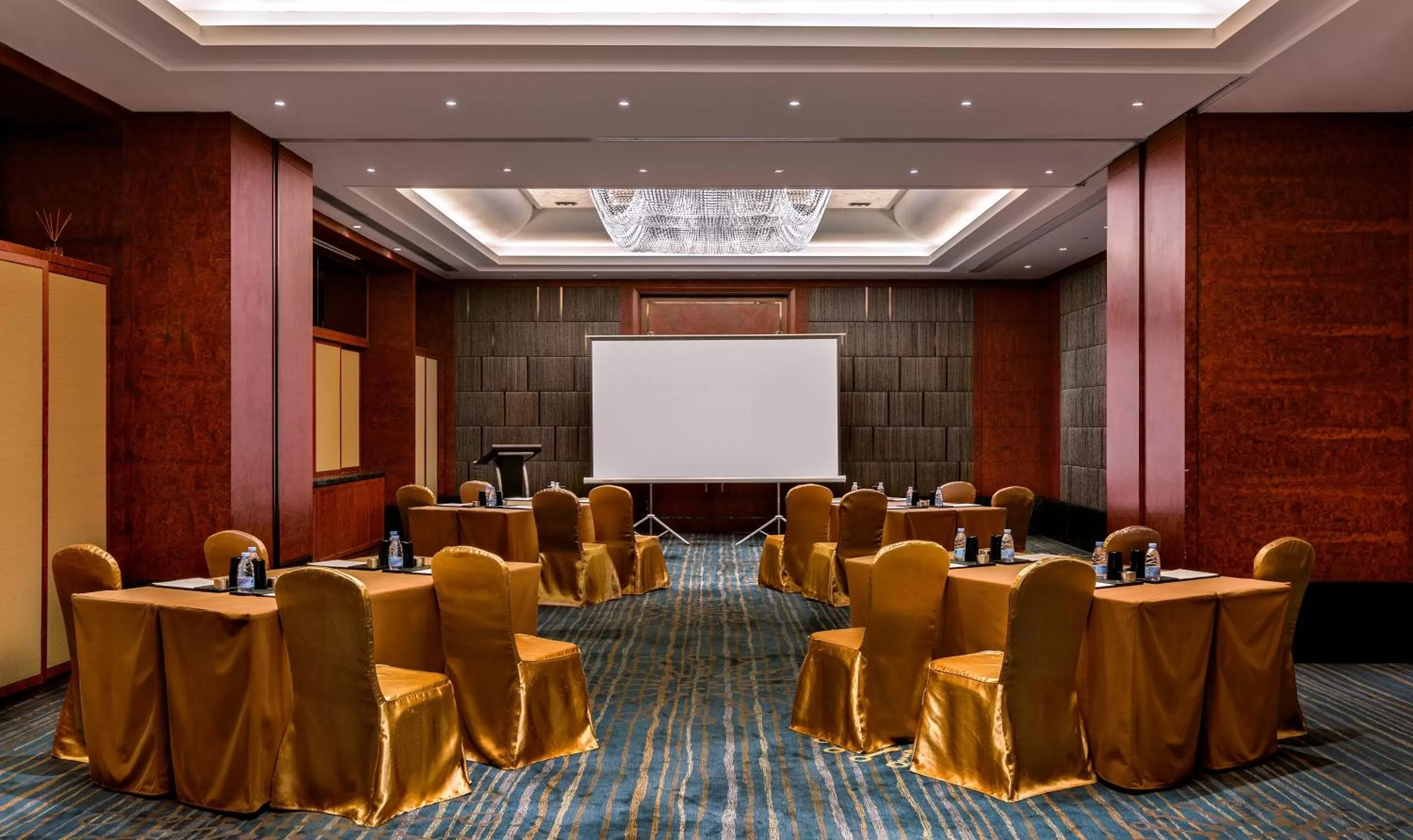 Meeting/conference room in InterContinental Foshan by IHG