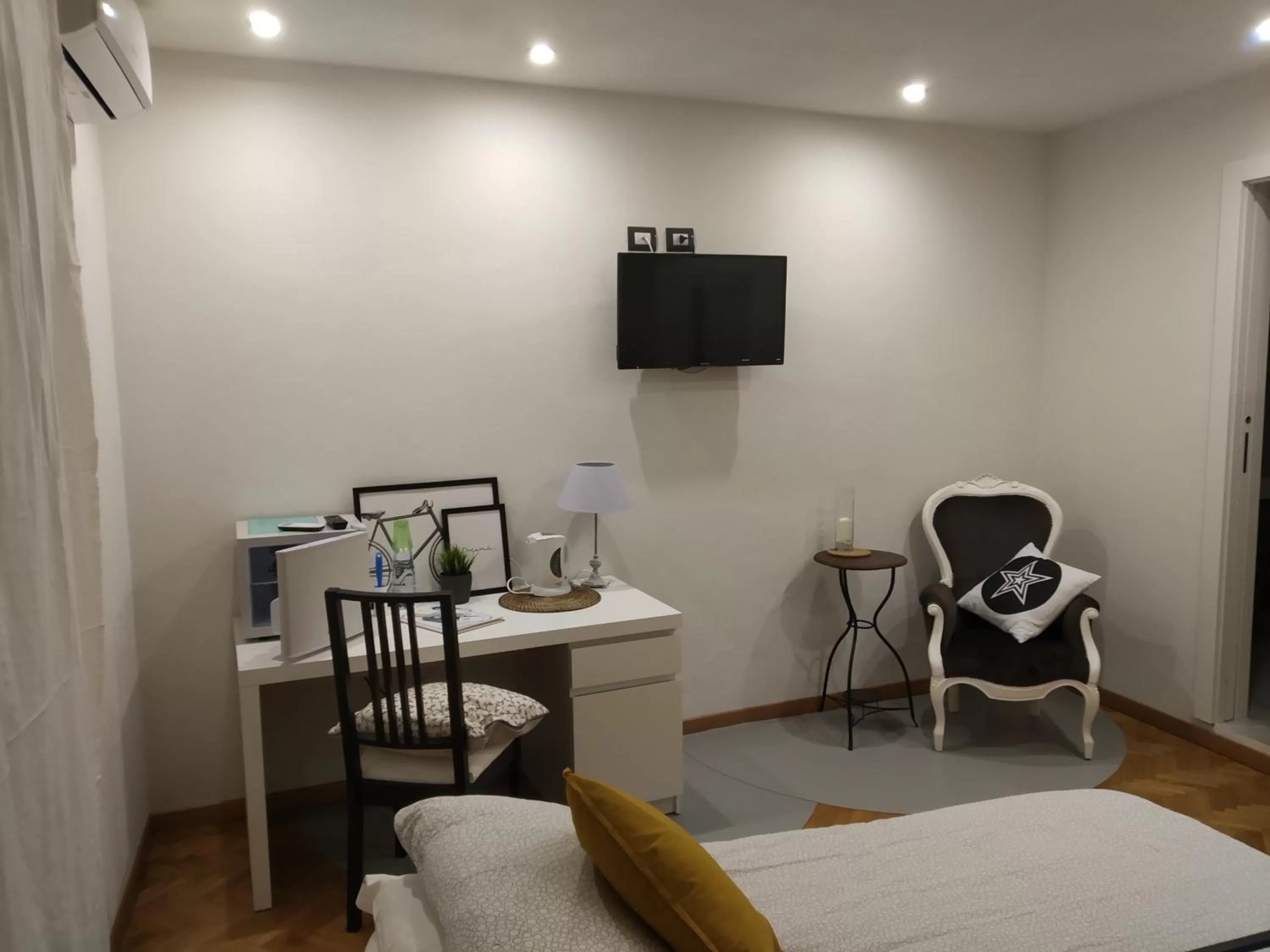 Photo of the whole room, Bed in B&B CELESTE