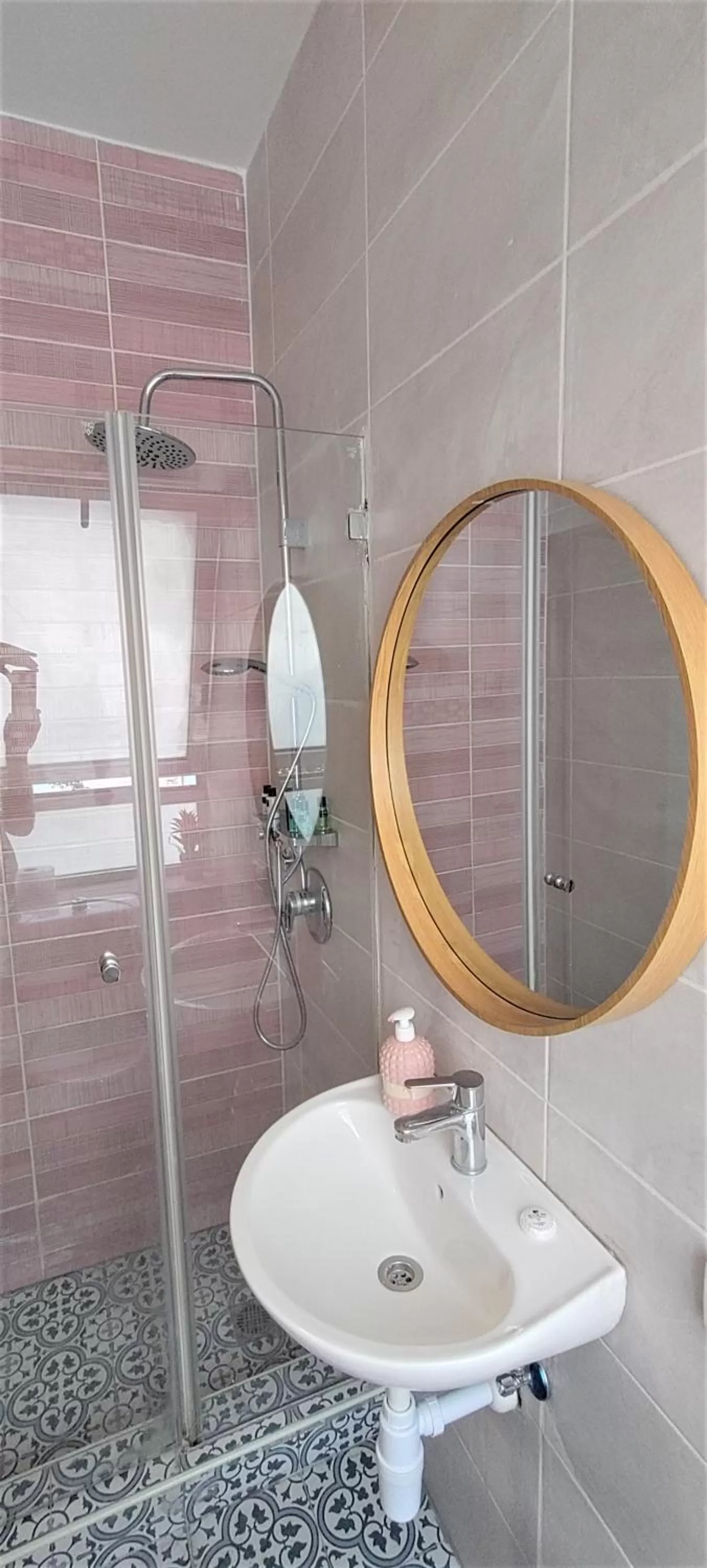 Shower, Bathroom in Jacobs Suites