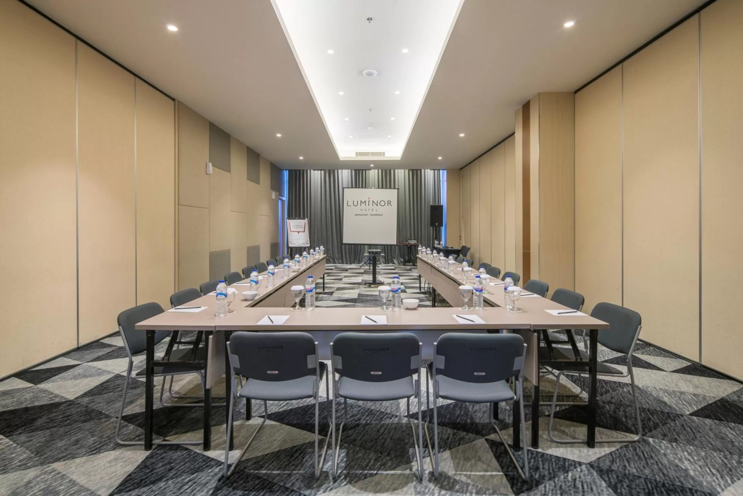 Banquet/Function facilities in Luminor Hotel Jemursari By WH with The Best Breakfast in Town and Located Near Surabaya Industrial Estate Rungkut SIER